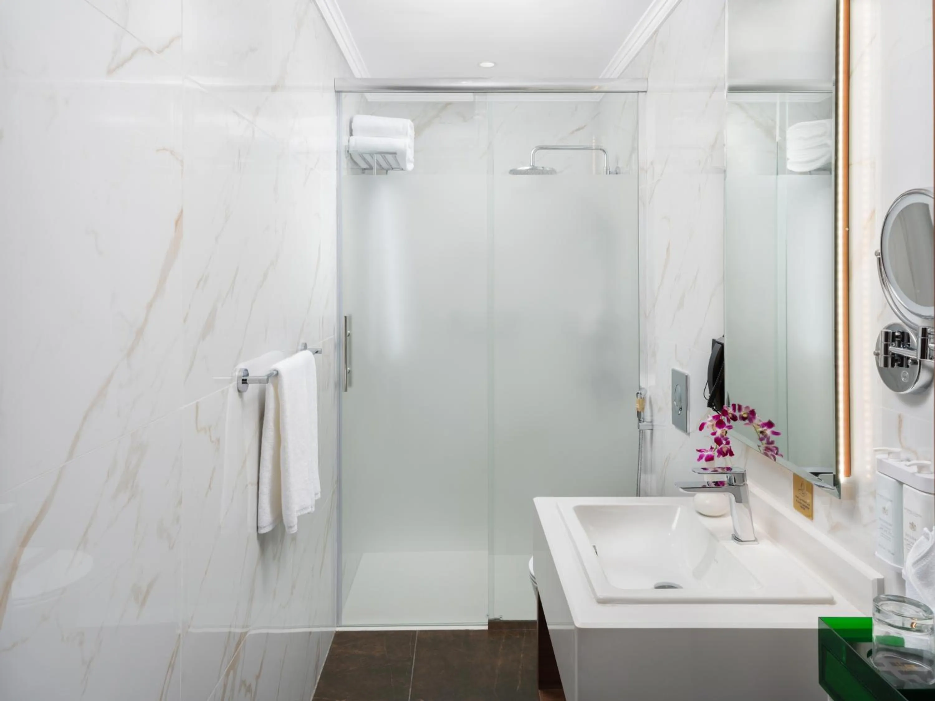 Bathroom in Elaf Taiba Hotel