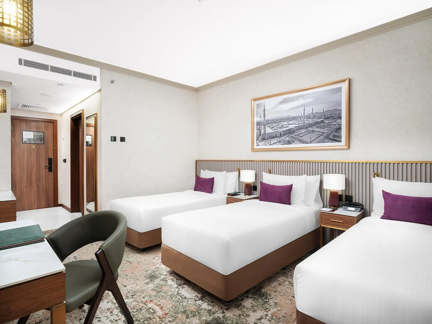 Bathroom, Bed in Elaf Taiba Hotel