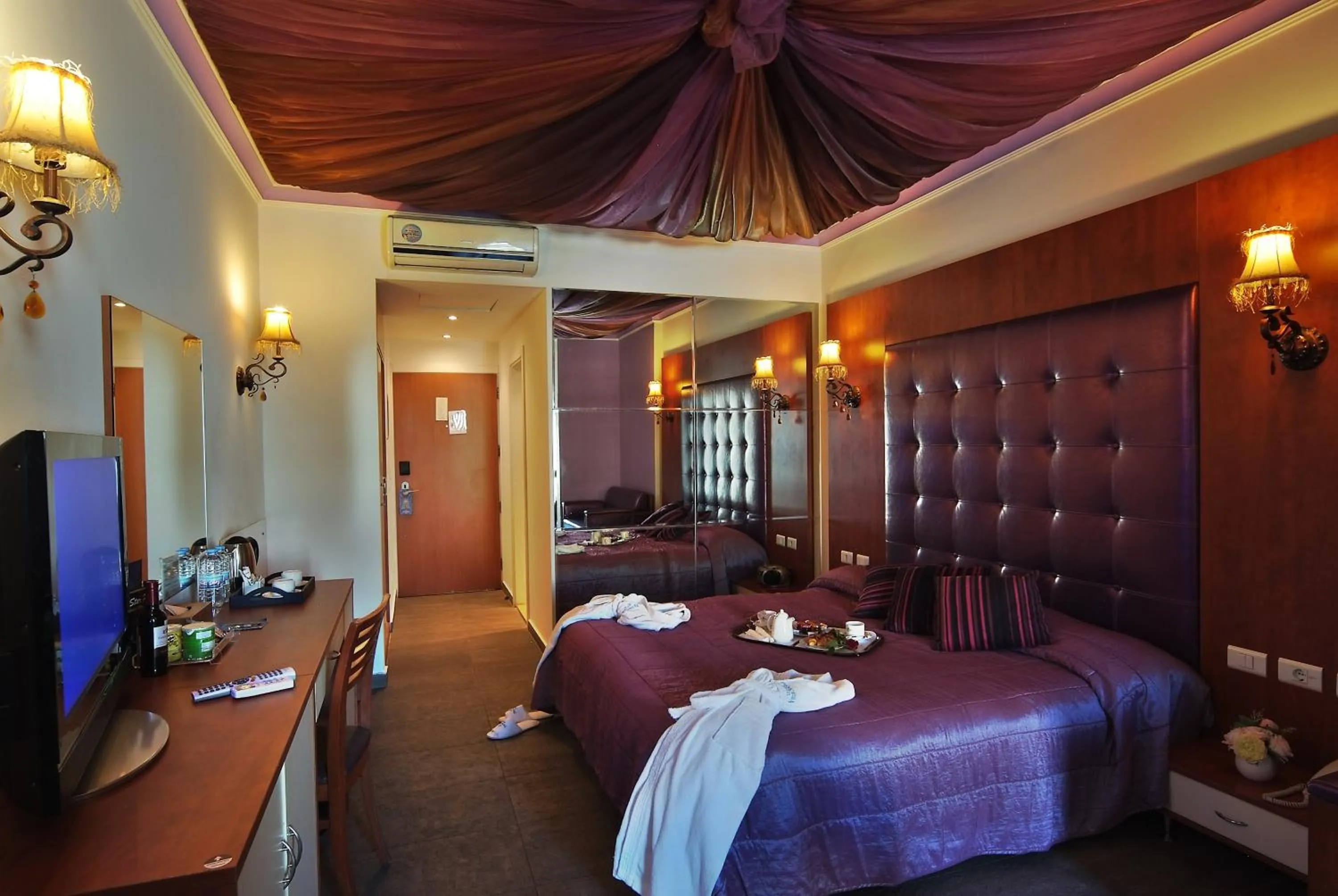 TV and multimedia, Bed in Princessa Hotel