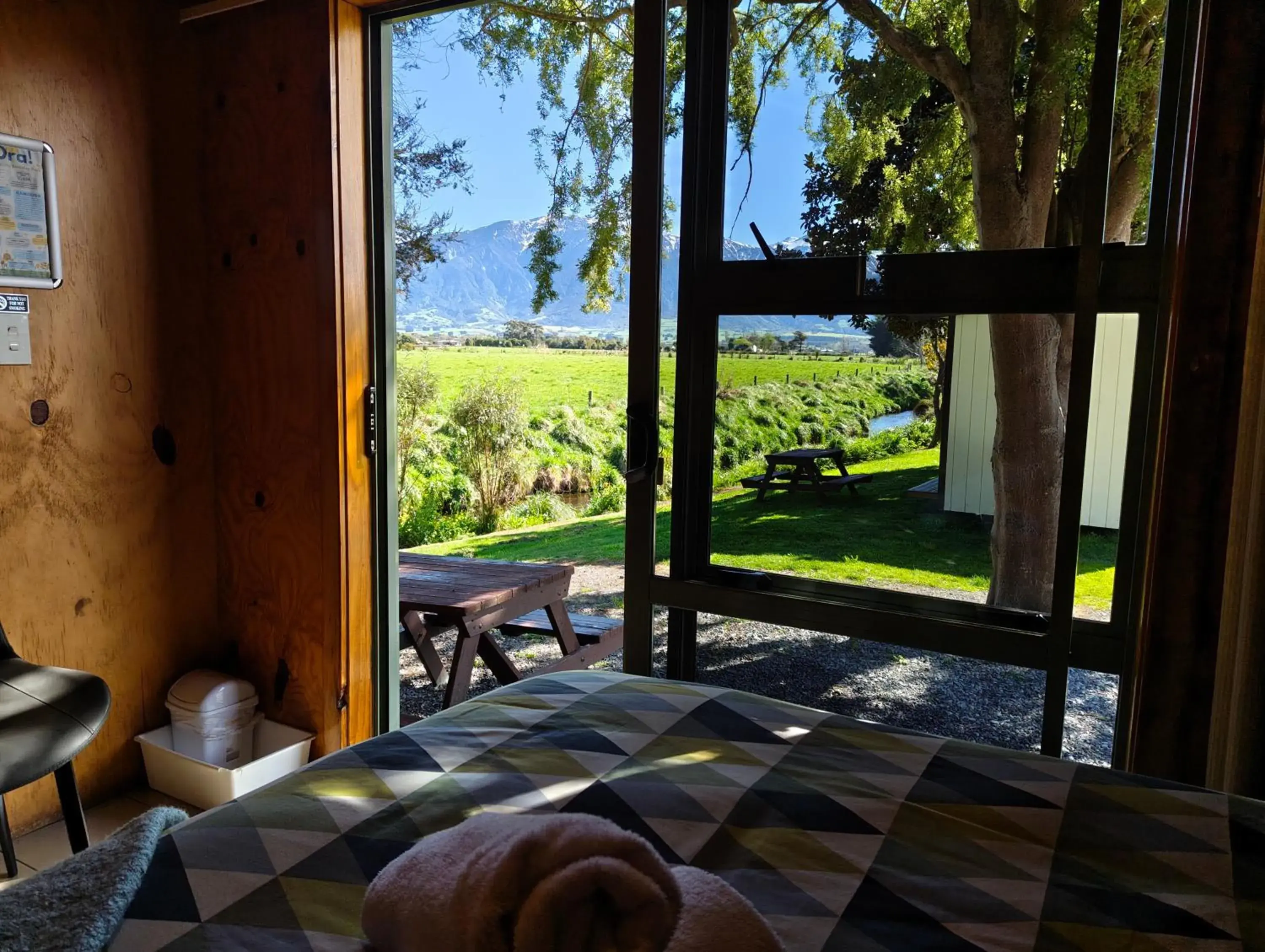 Standard Cabin with Shared Bathroom (2 People) in Alpine-Pacific Holiday Park Standard Cabin with Shared Bathroom (2 People) in Alpine-Pacific Holiday Park