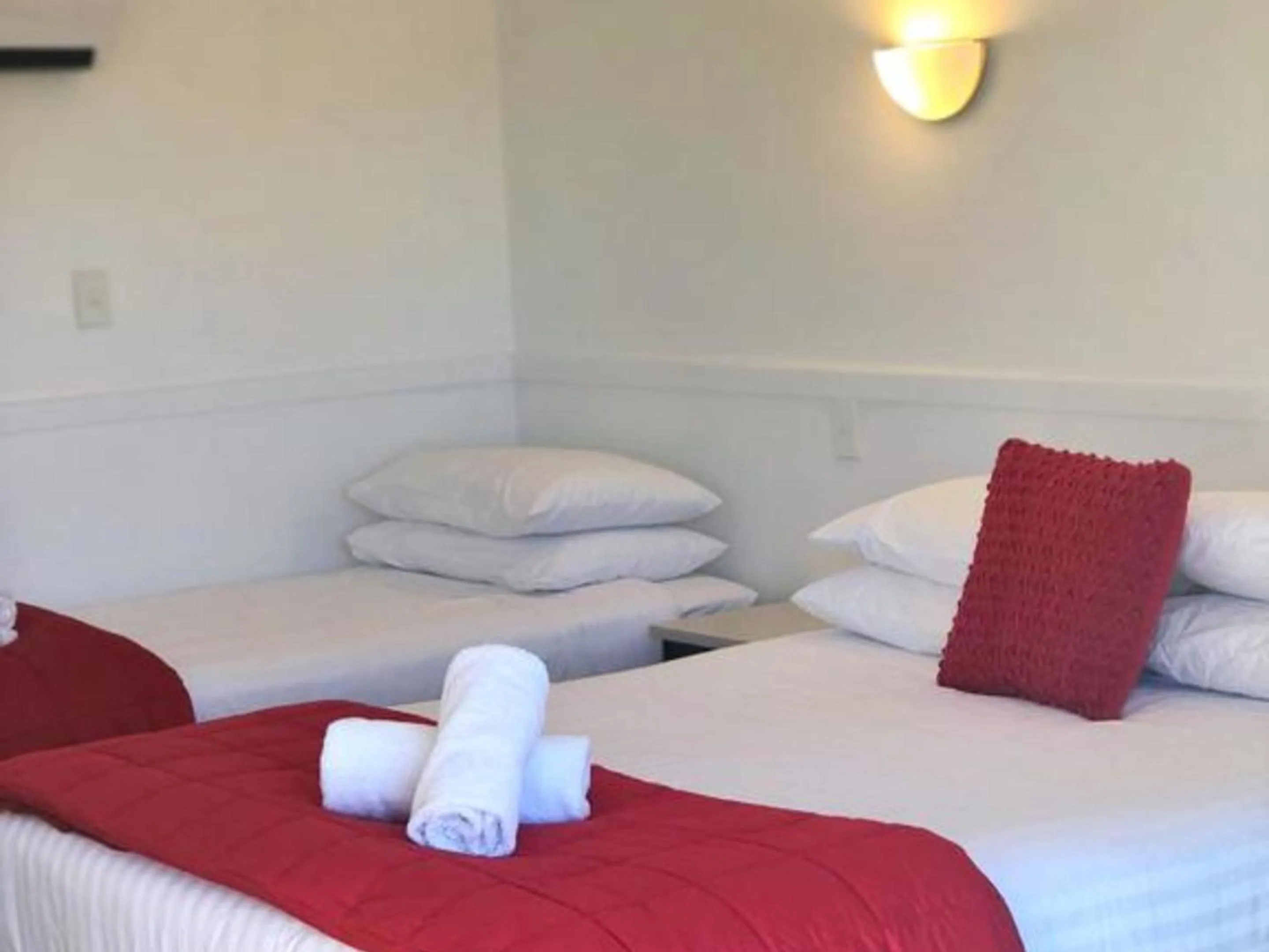 Bed in Alpine-Pacific Holiday Park