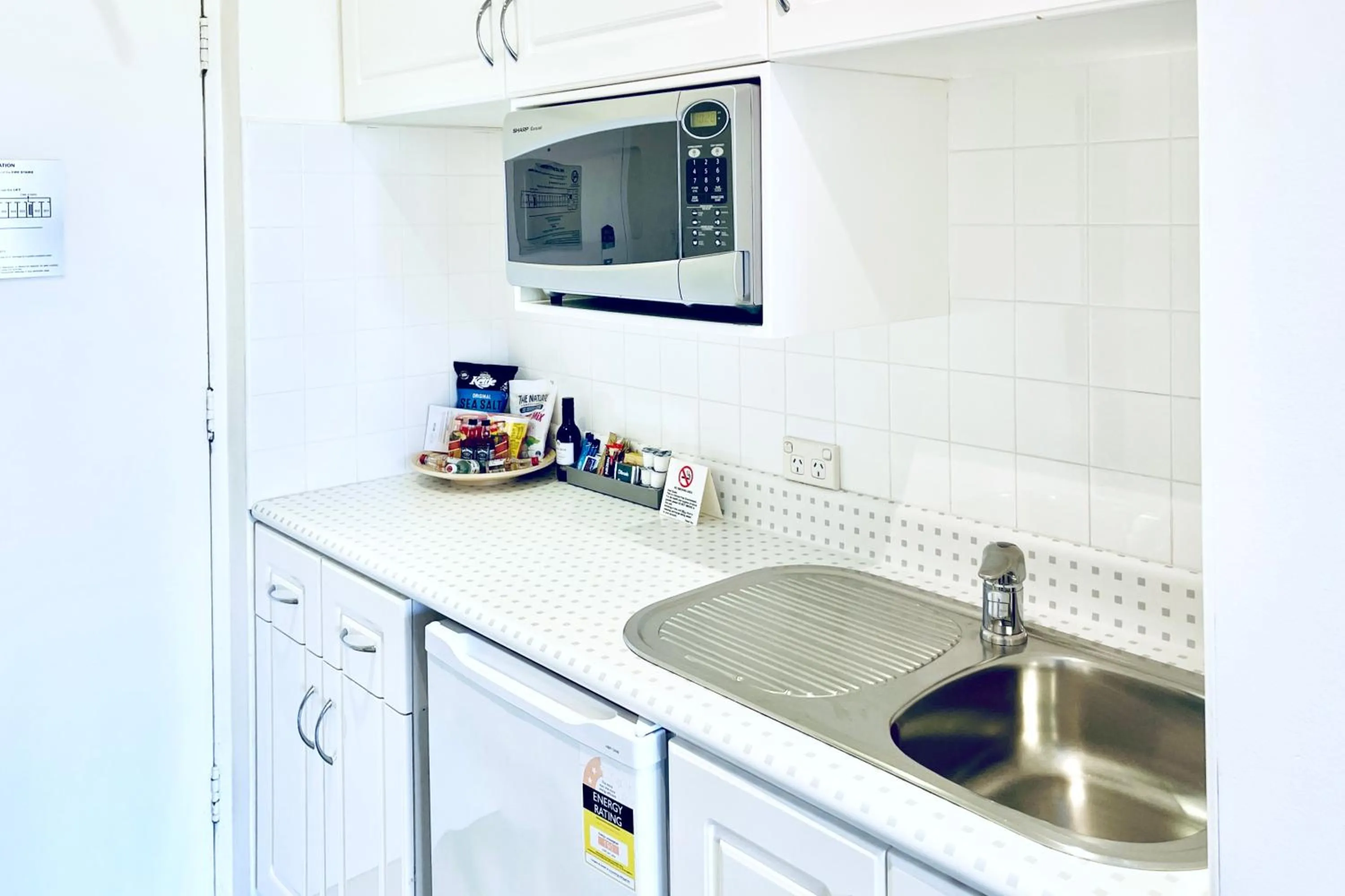 Kitchen or kitchenette in Coogee Sands Hotel & Apartments