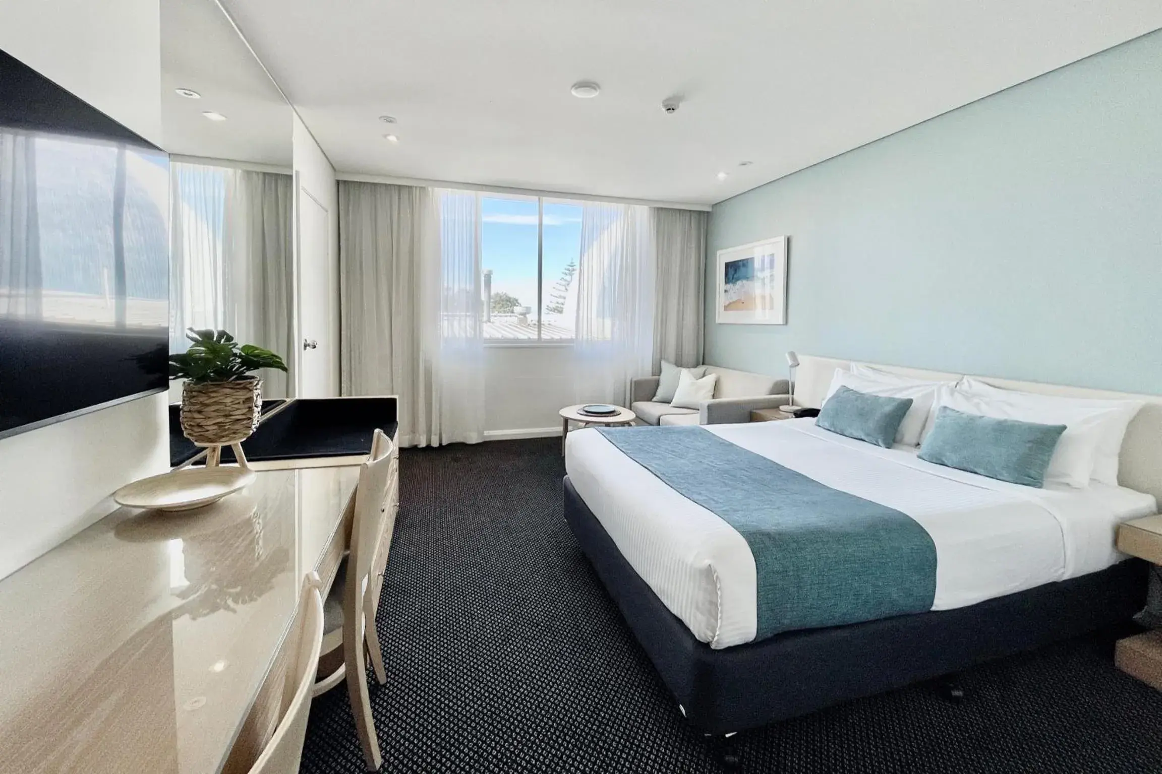 Deluxe King Studio in Coogee Sands Hotel & Apartments Deluxe King Studio in Coogee Sands Hotel & Apartments