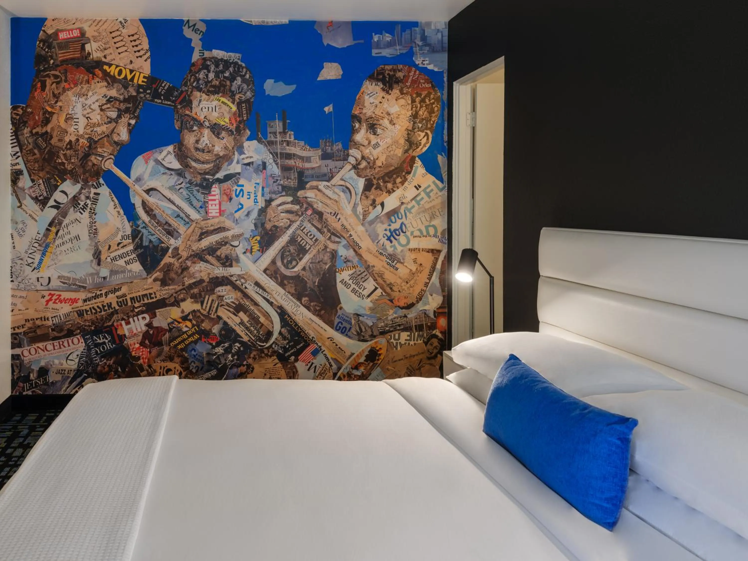 Bed in Jupiter Hotel