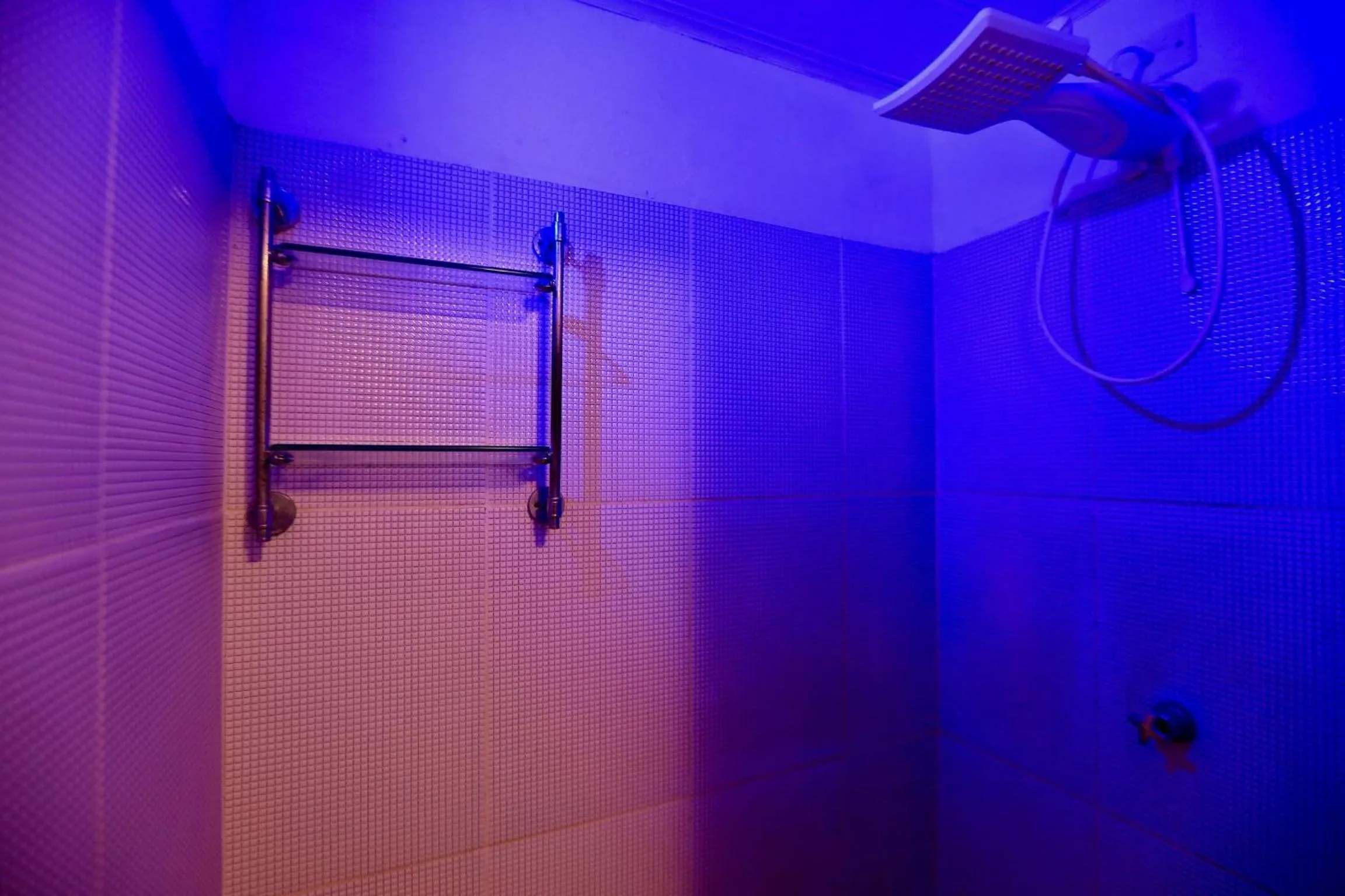 Shower in Recanto dos Pássaros Zen Apartamentos em meio de Natureza