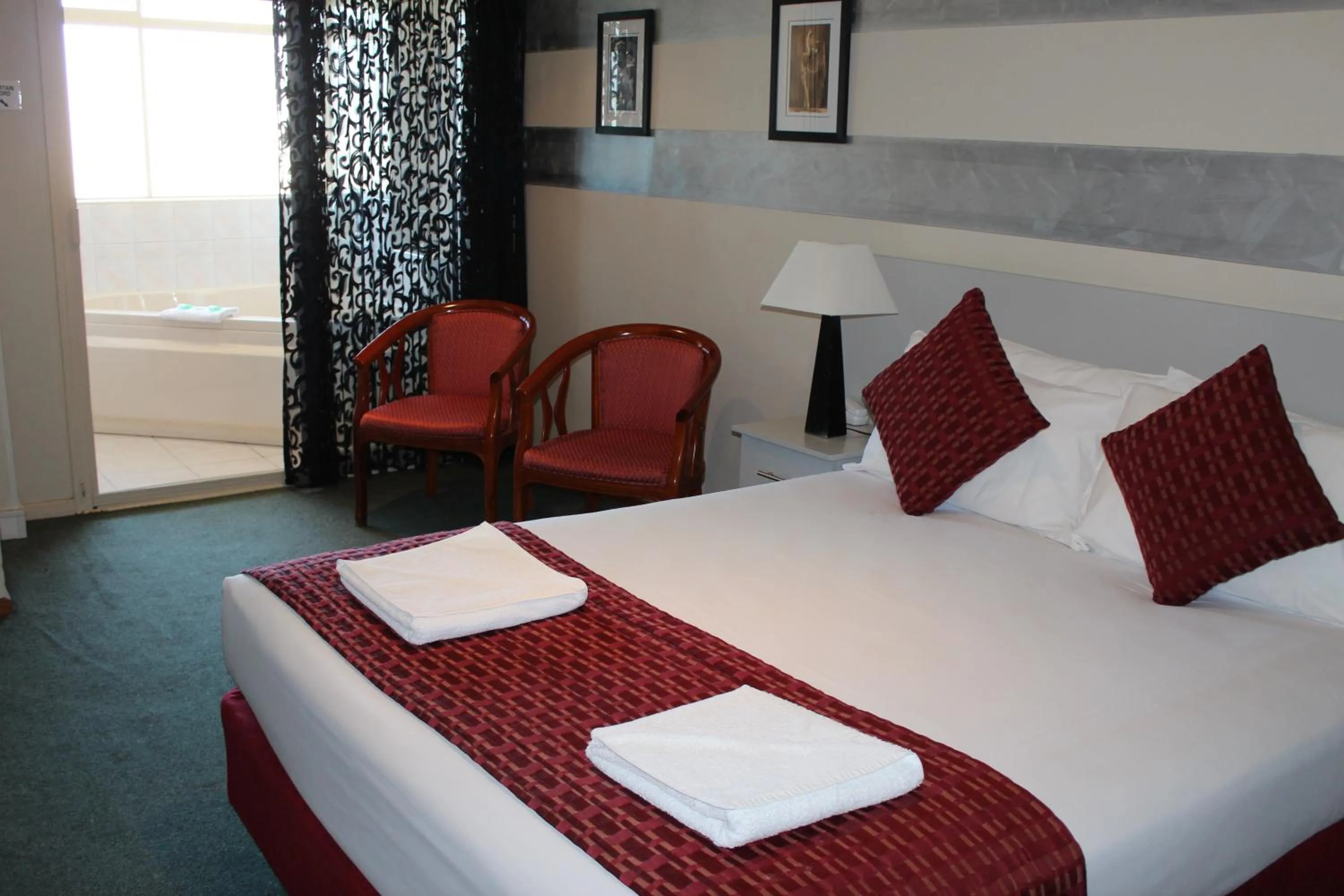 Bed in Hume Villa Motor Inn UNDER NEW MANAGEMENT