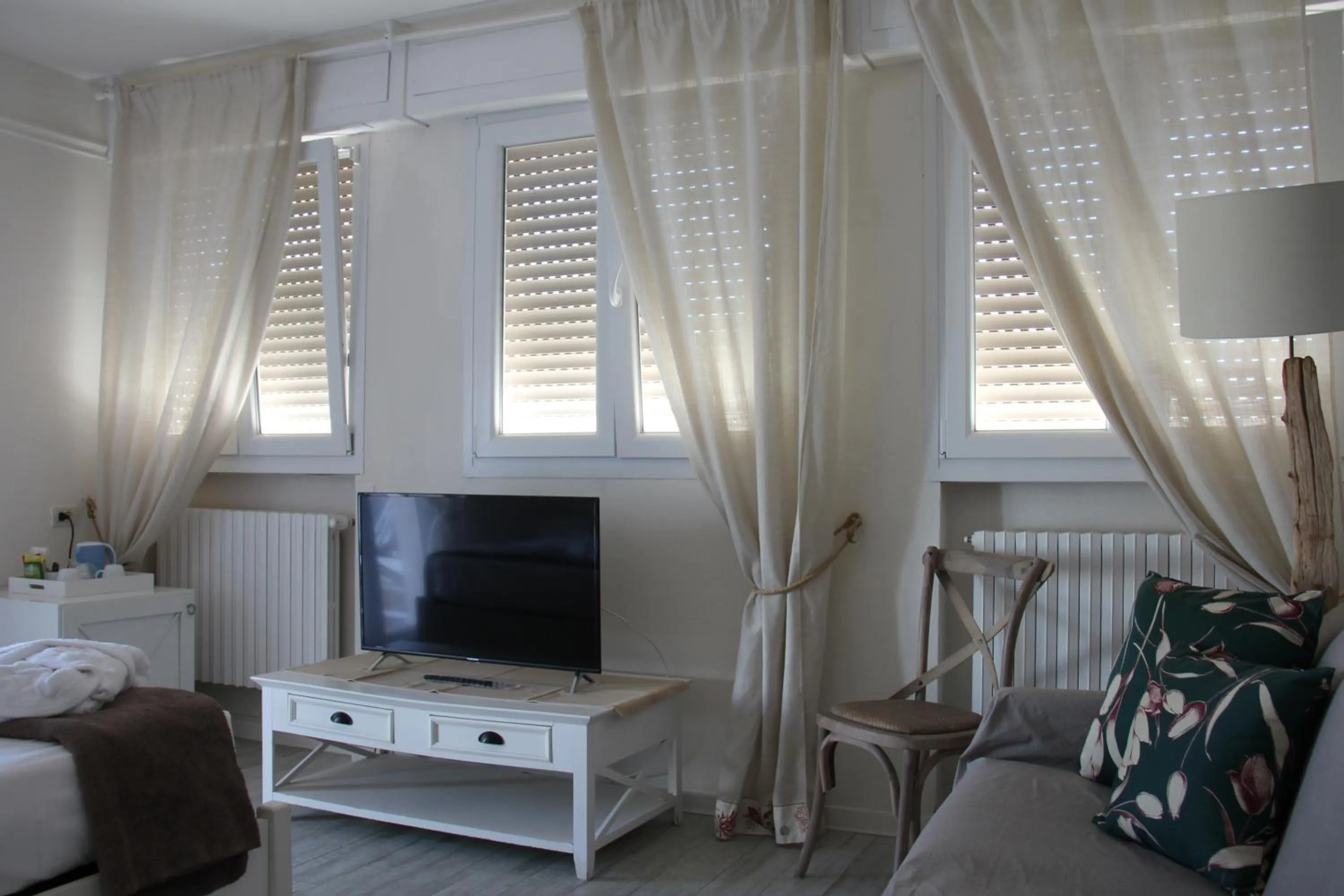 Communal lounge/ TV room in Hotel Bijou