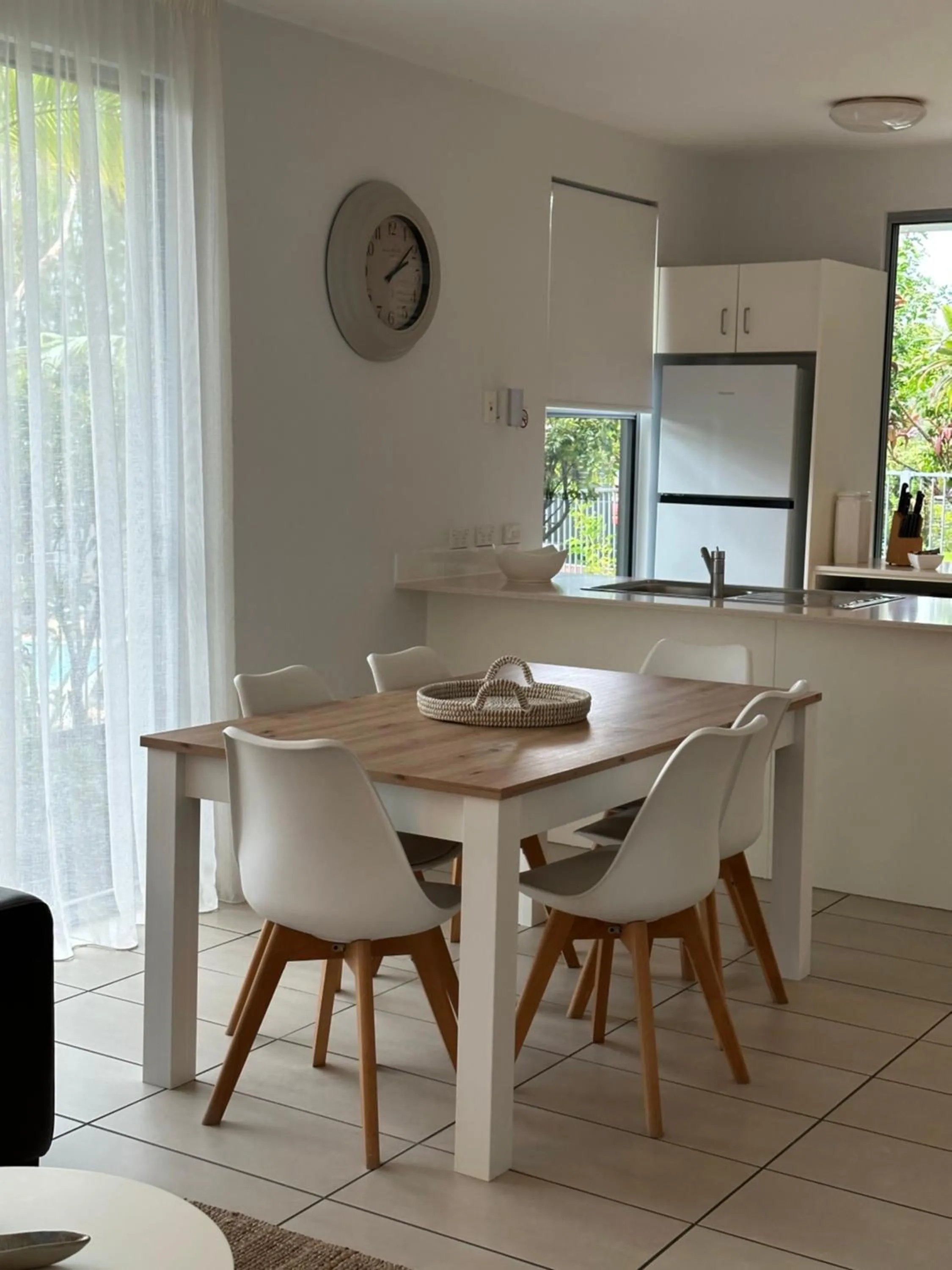 Dining area in Metzo Noosa Resort