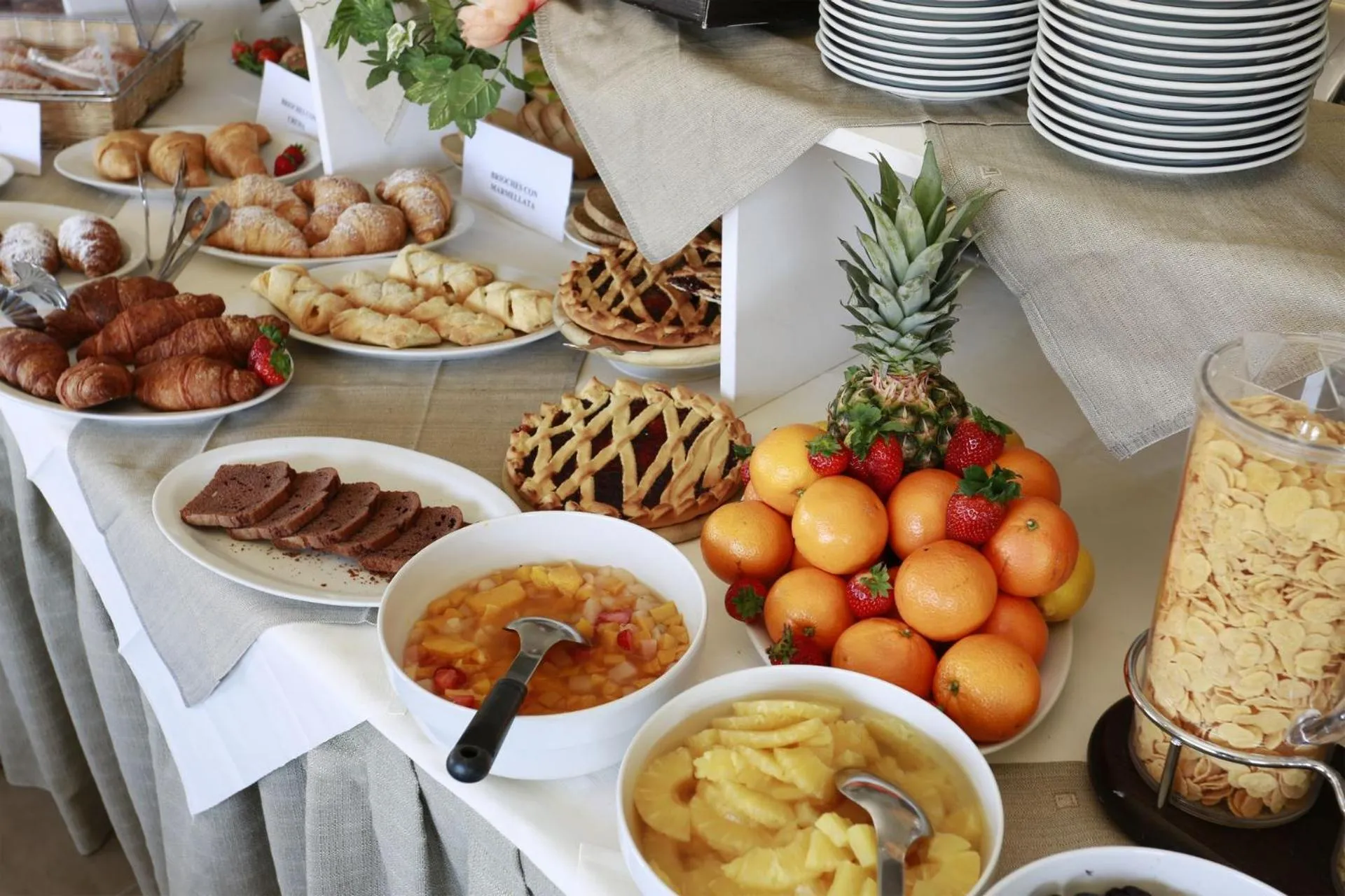 Buffet breakfast in Hotel Piccadilly