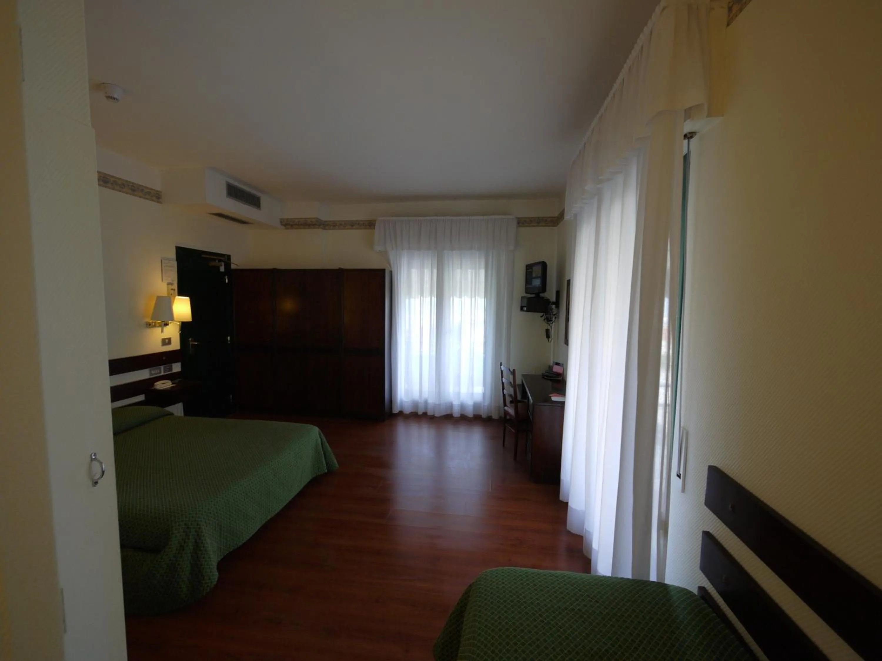 Bedroom, Bed in Hotel Piccadilly