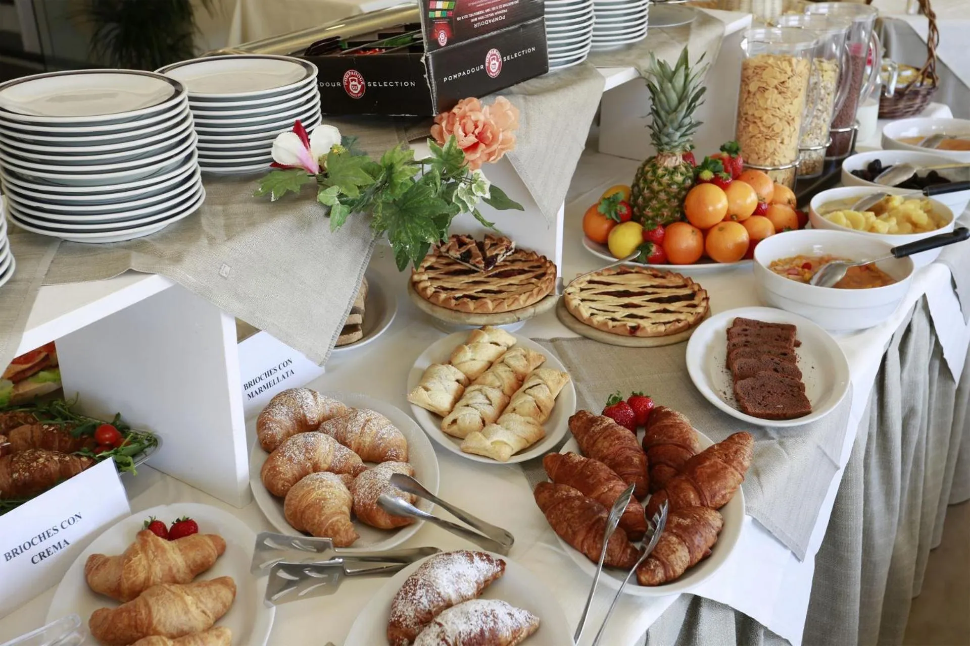 Buffet breakfast in Hotel Piccadilly