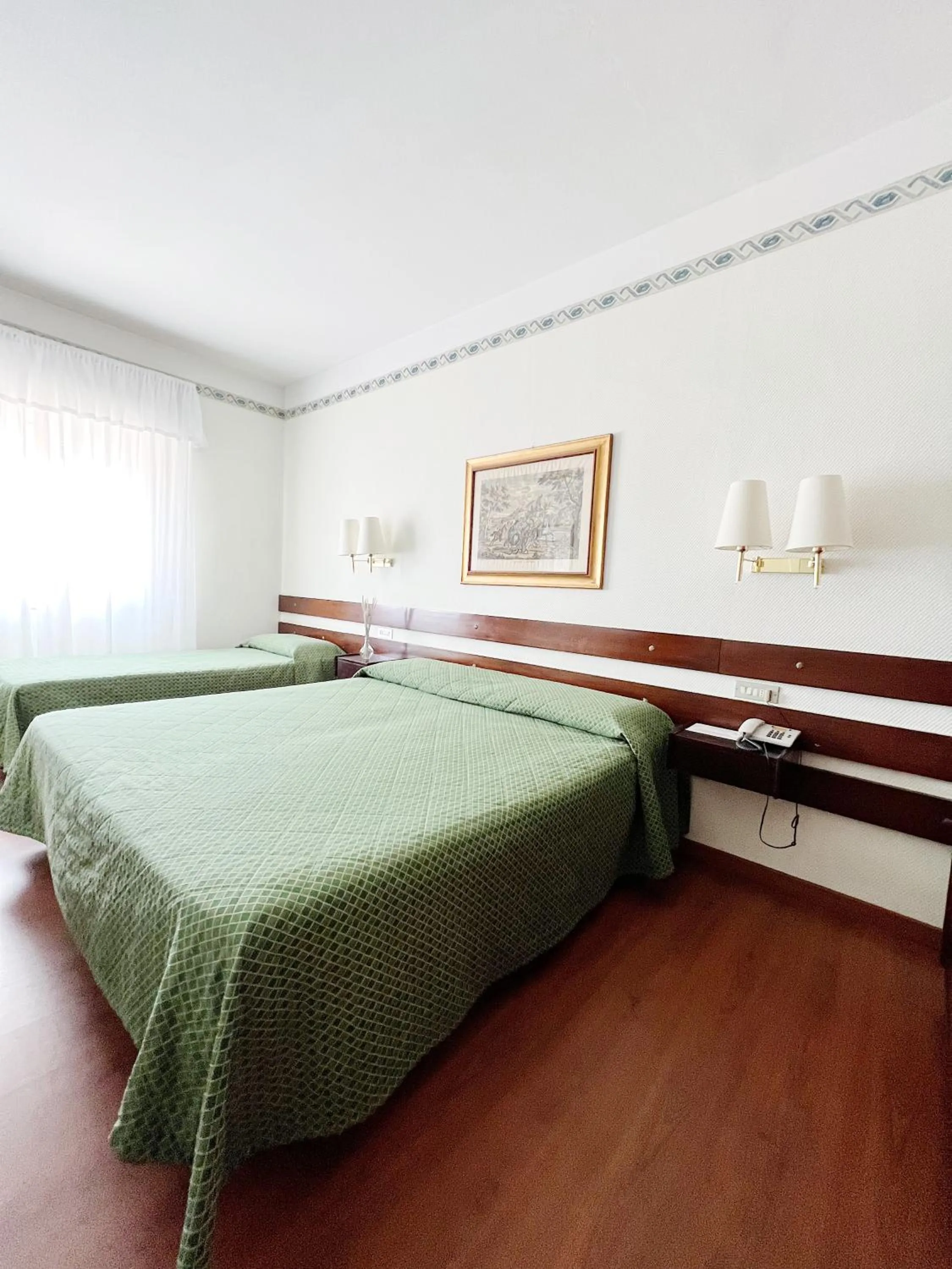 Photo of the whole room, Bed in Hotel Piccadilly