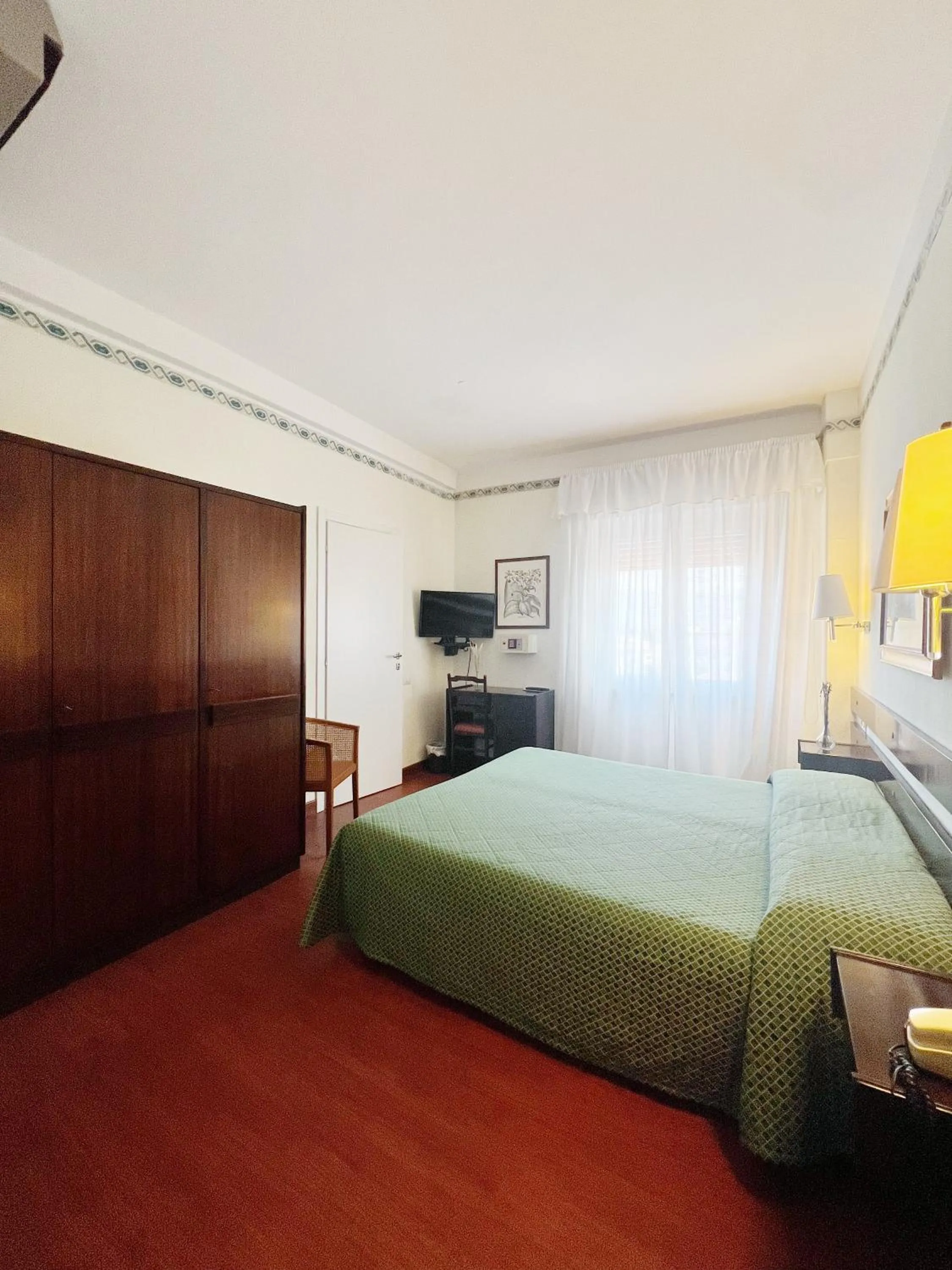 Bedroom, Bed in Hotel Piccadilly