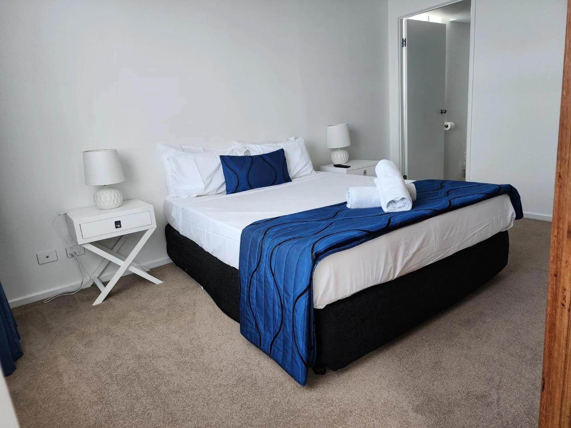 Bedroom, Bed in Kirra Beach Apartments