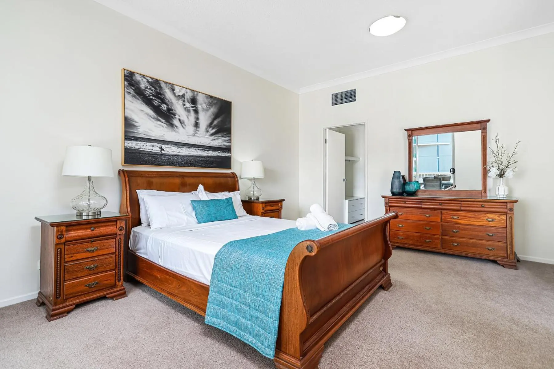 Bedroom, Bed in Kirra Beach Apartments