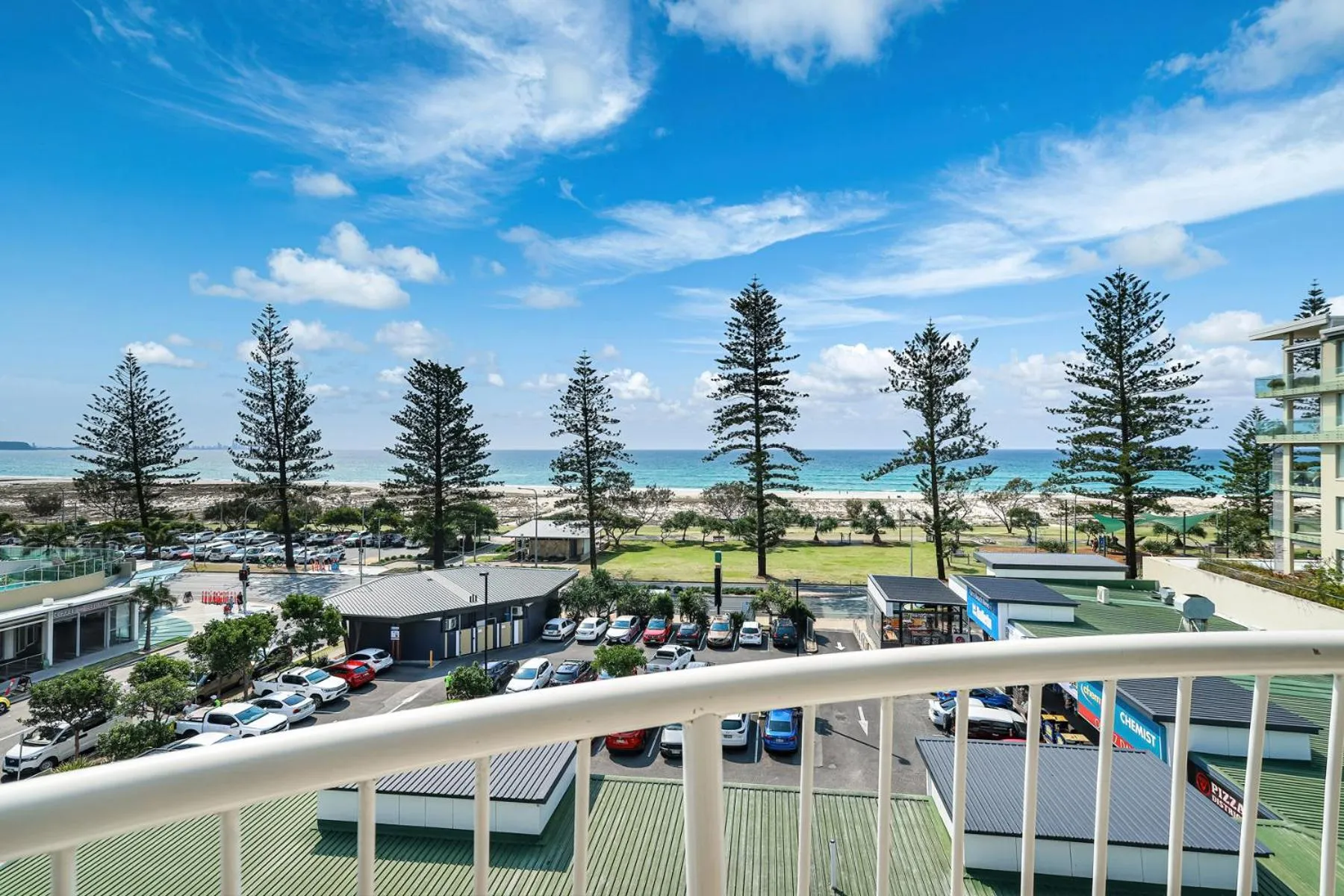 Restaurant/places to eat in Kirra Beach Apartments