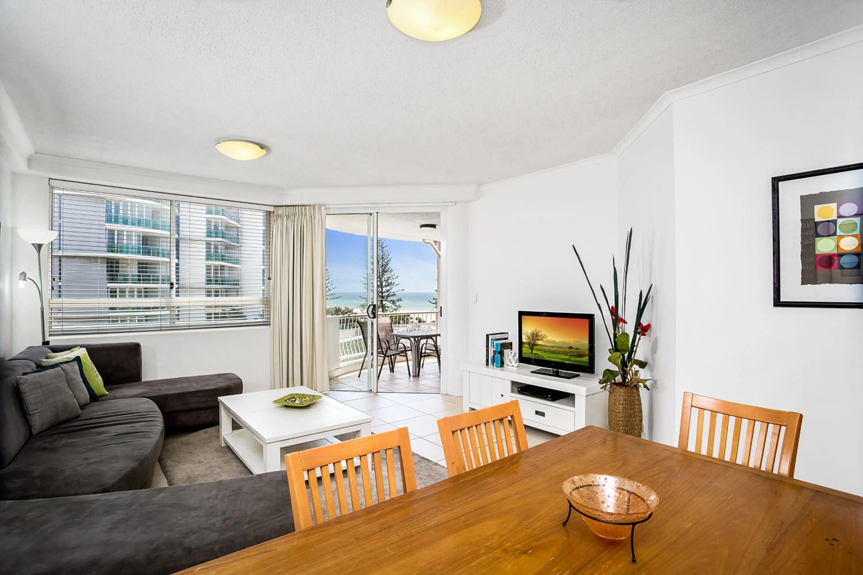 TV and multimedia in Kirra Beach Apartments