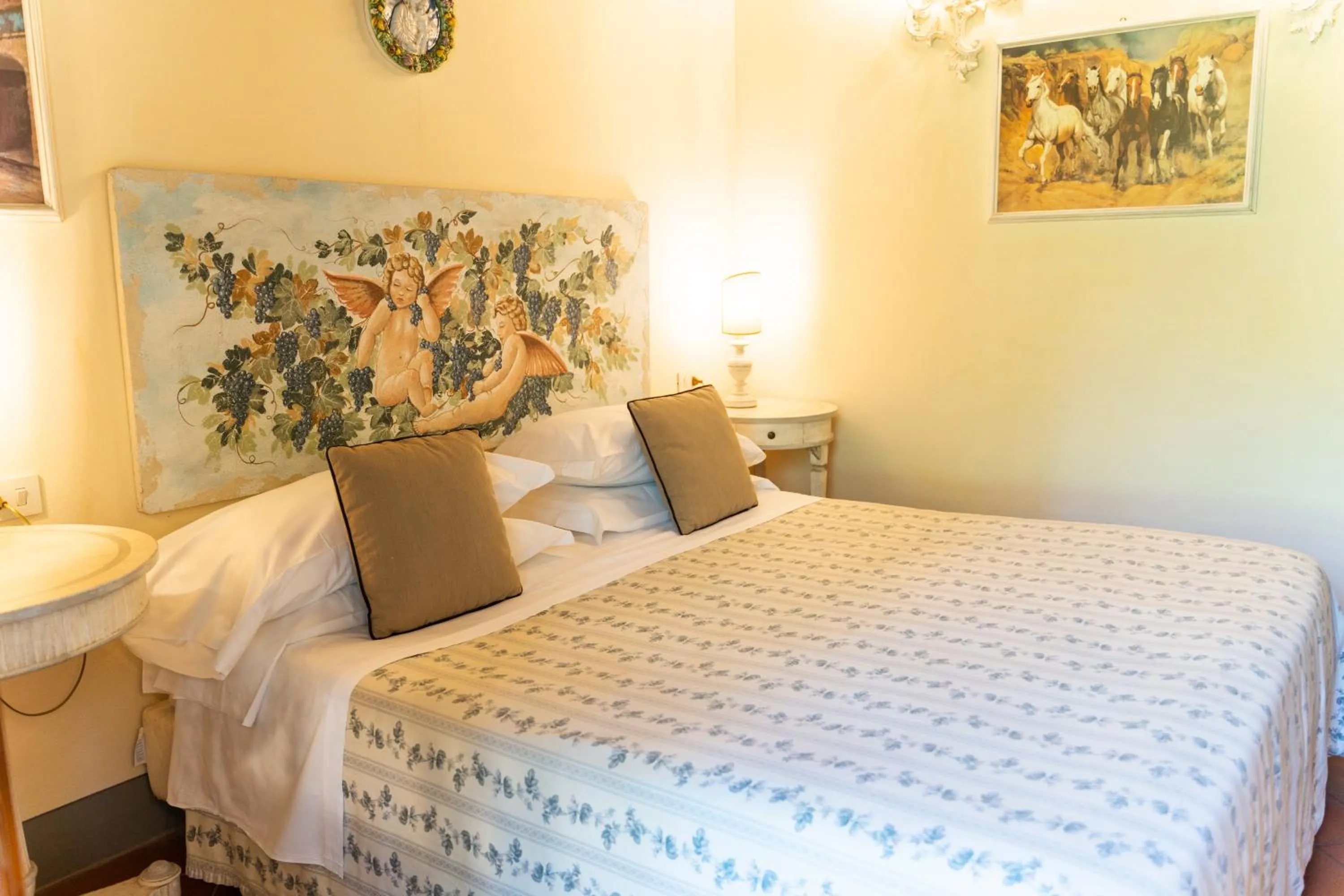 Photo of the whole room, Bed in Agriturismo Vecchio Borgo Di Inalbi