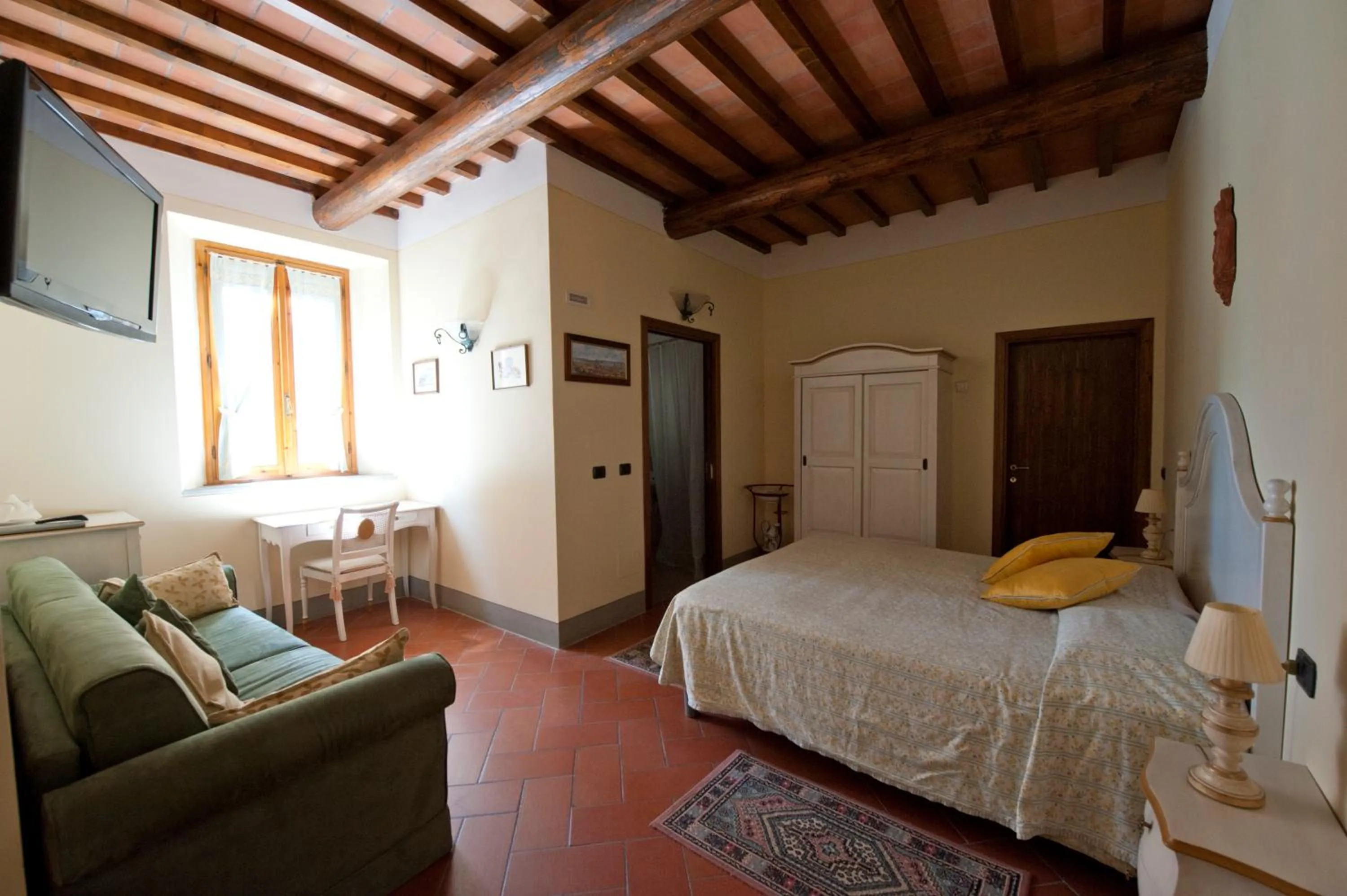 Photo of the whole room, Bed in Agriturismo Vecchio Borgo Di Inalbi
