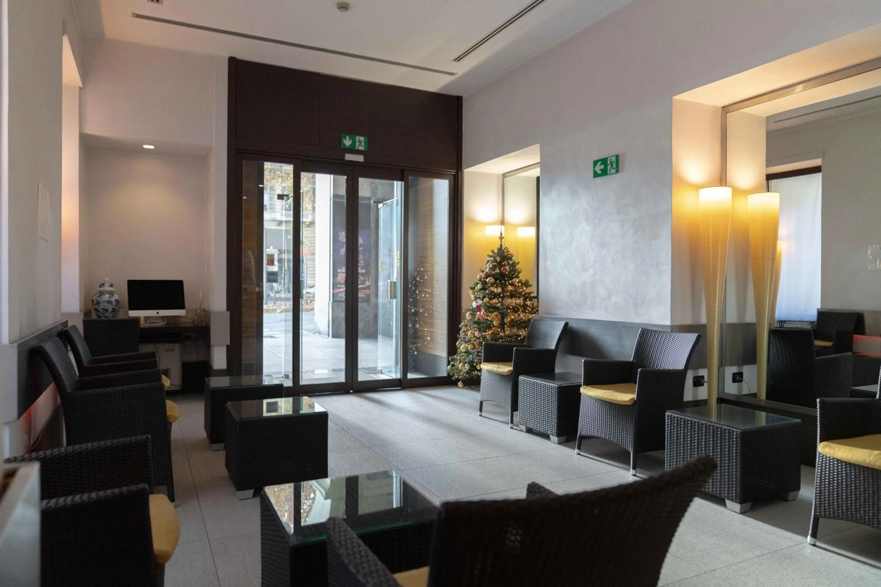 Communal lounge/ TV room in Hotel Bologna