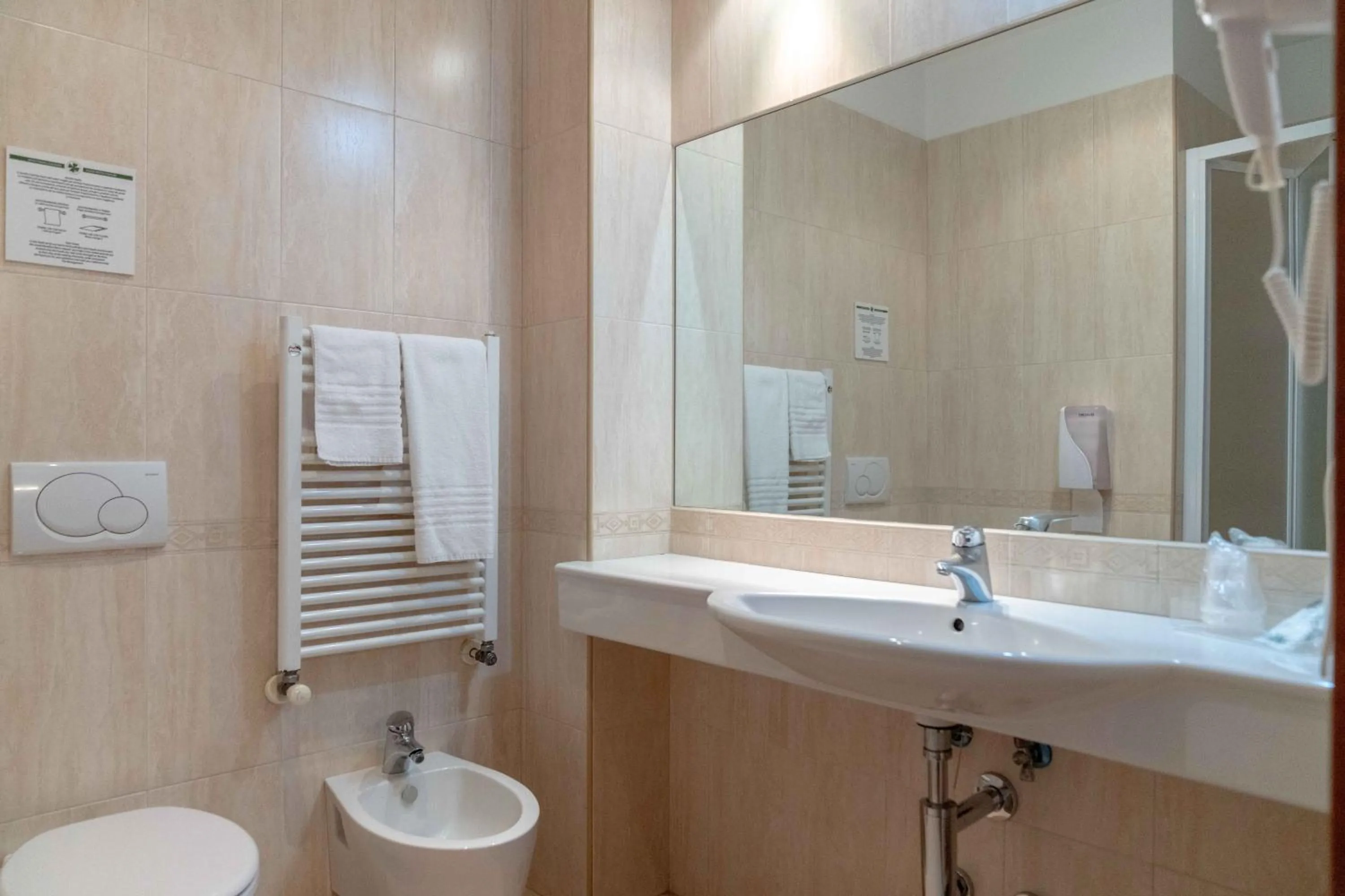 Bathroom in Hotel Bologna