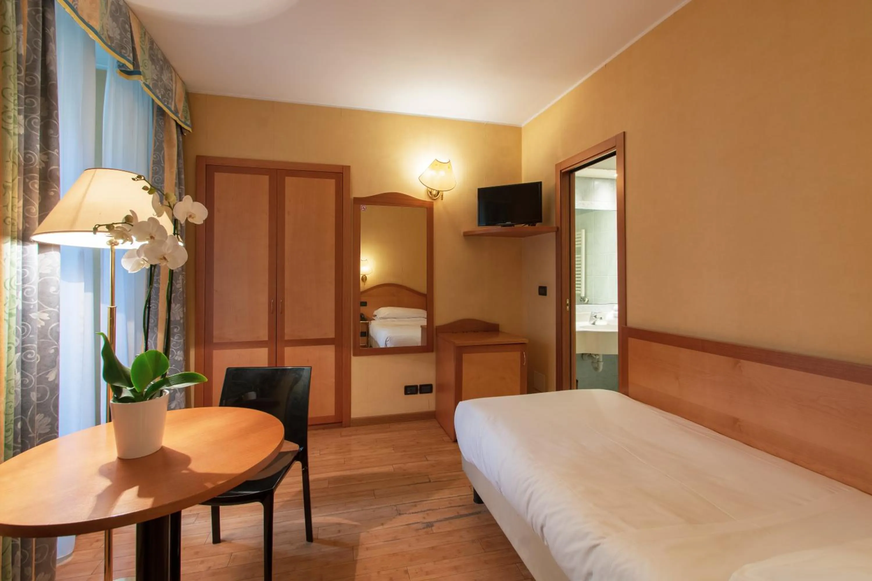 Photo of the whole room, Bed in Hotel Bologna
