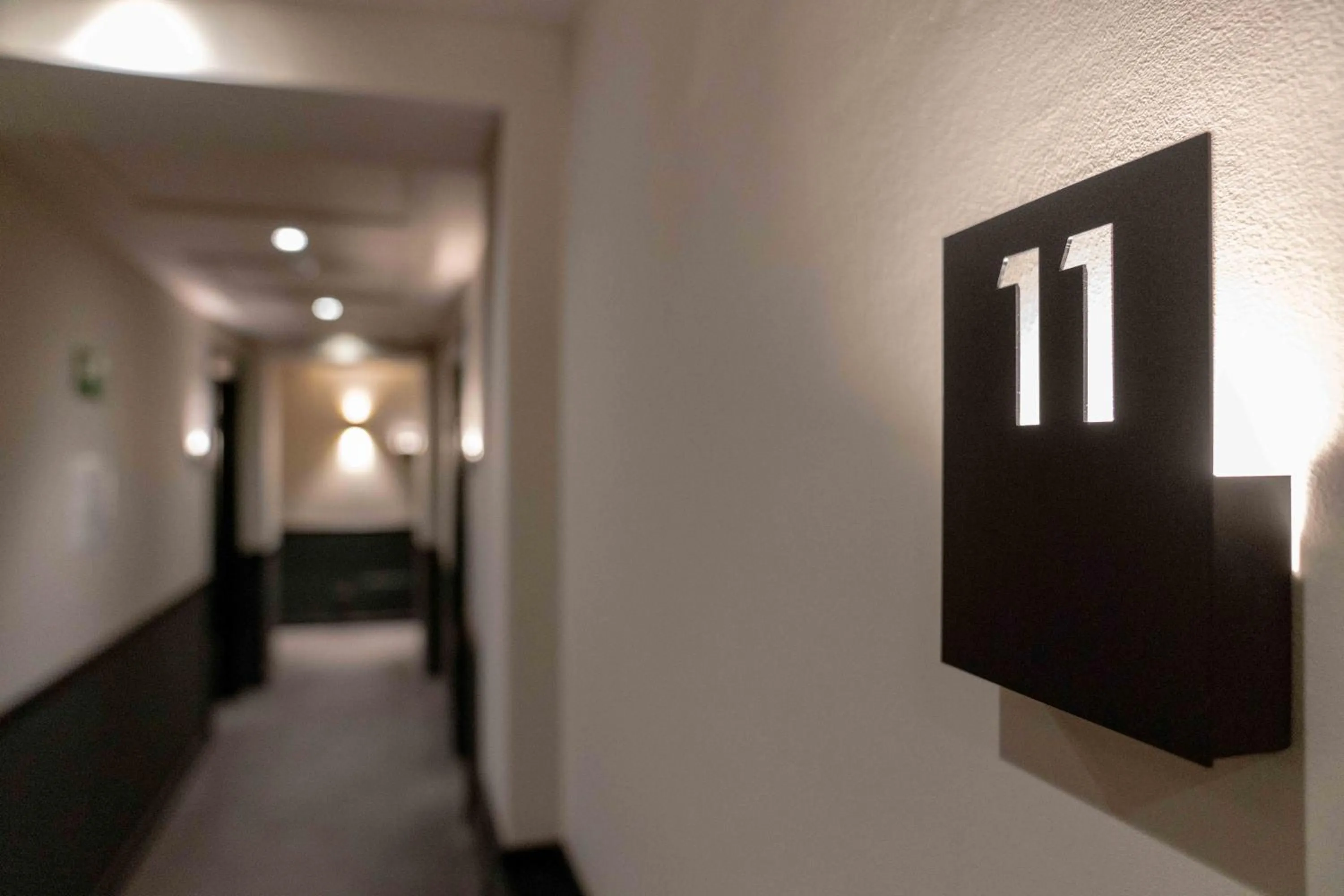 Text overlay in Hotel Bologna