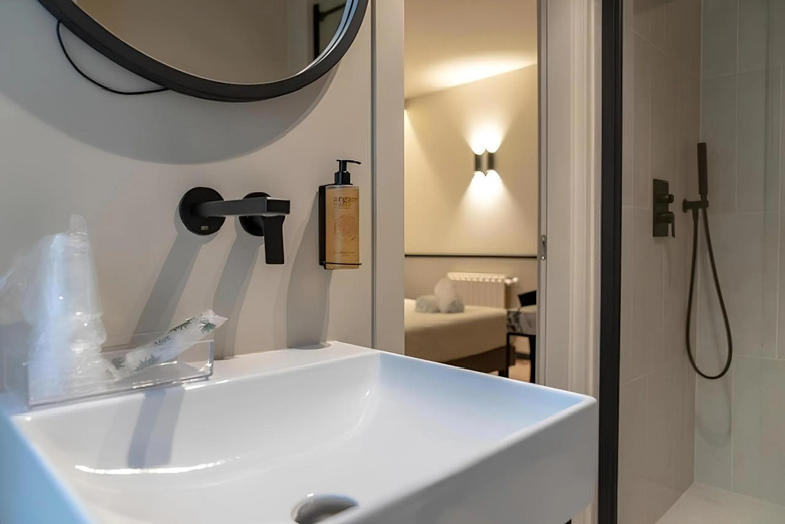 Shower in Hotel Bologna