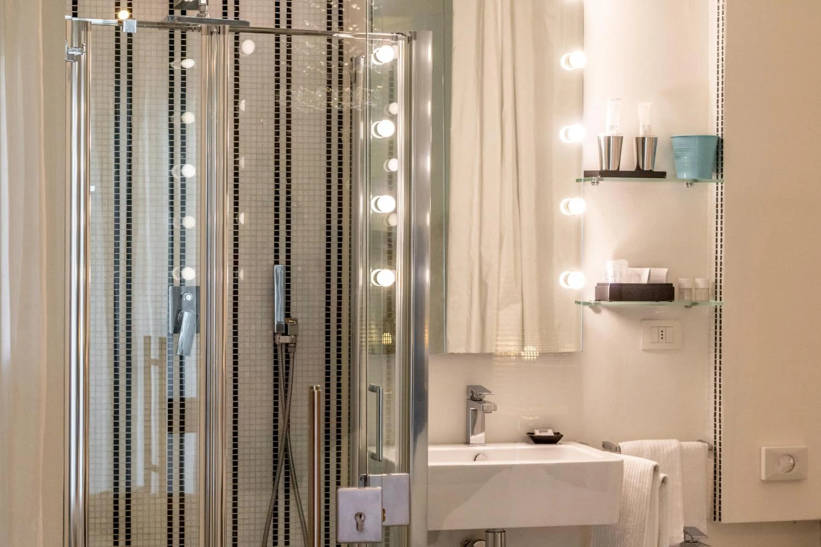 Bathroom in Vistamare Suite