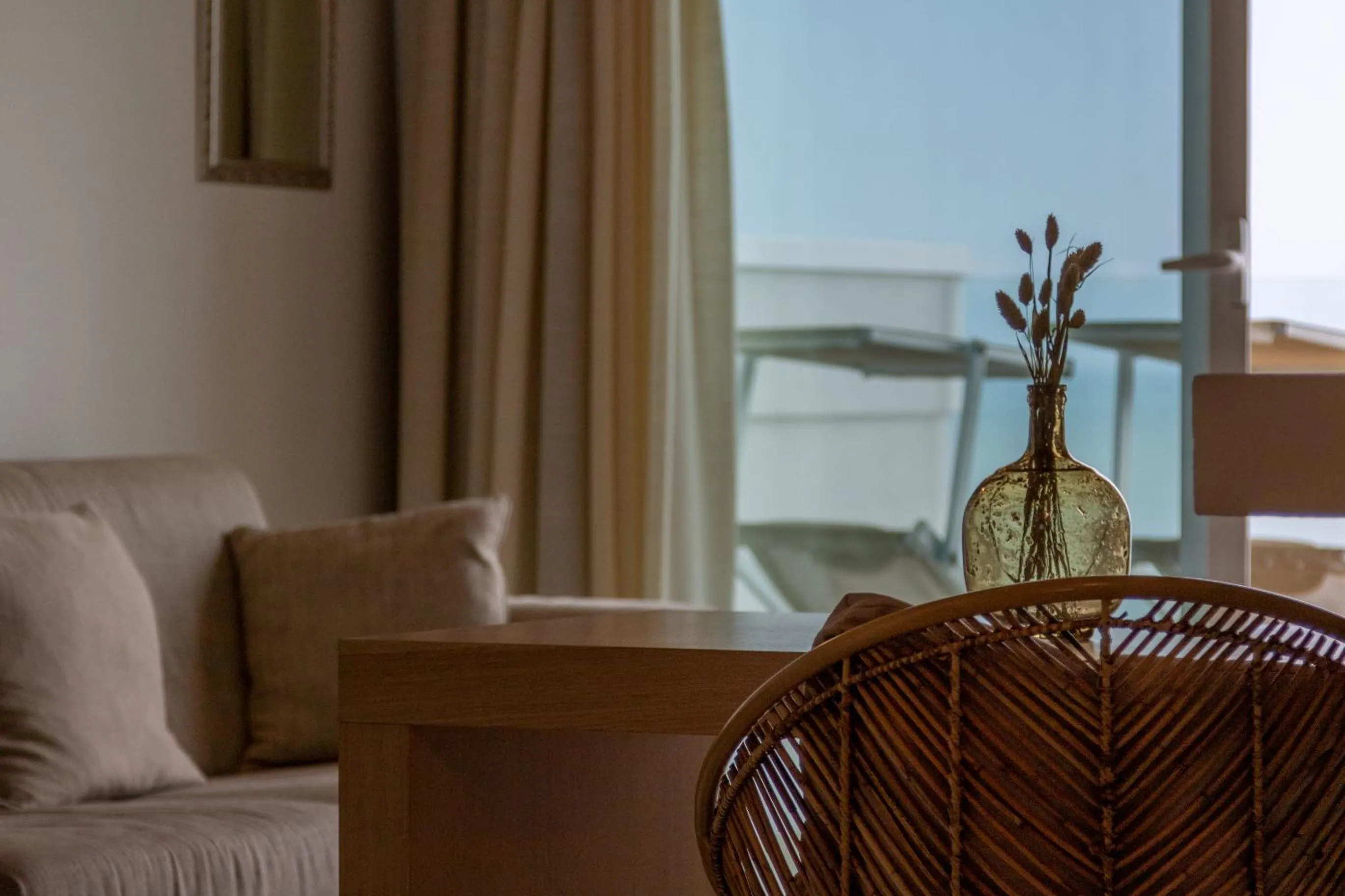 Living room in Vistamare Suite