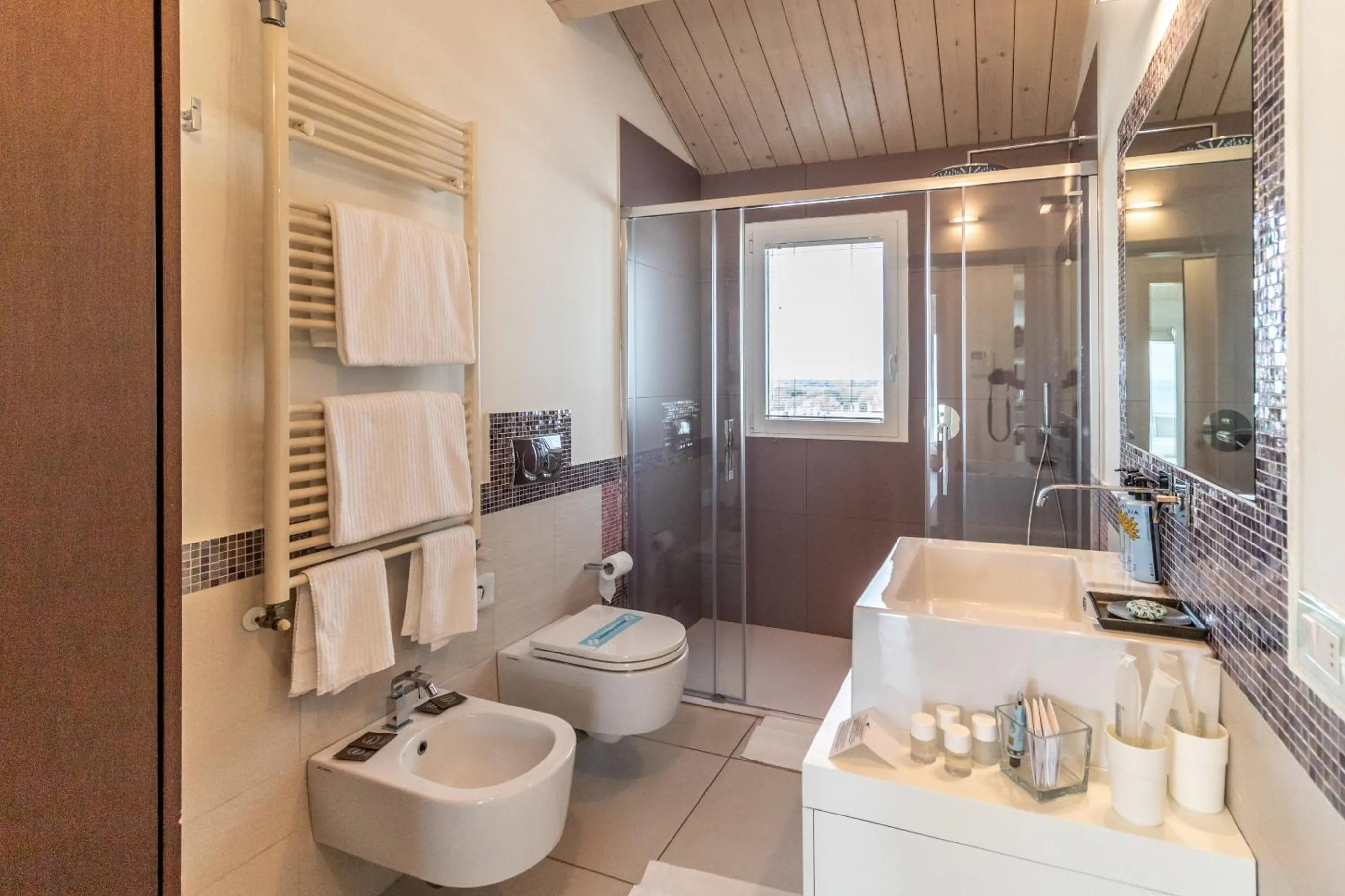 Bathroom in Vistamare Suite