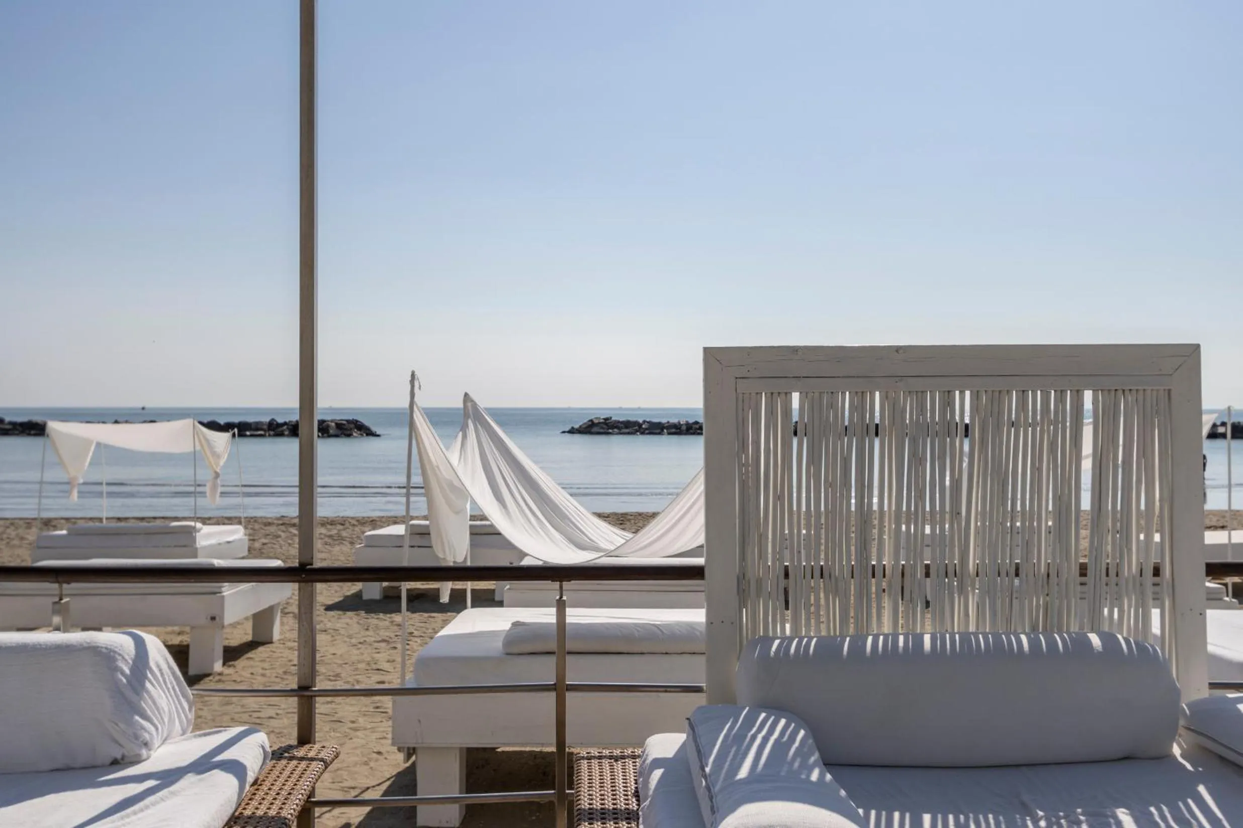 Beach in Vistamare Suite