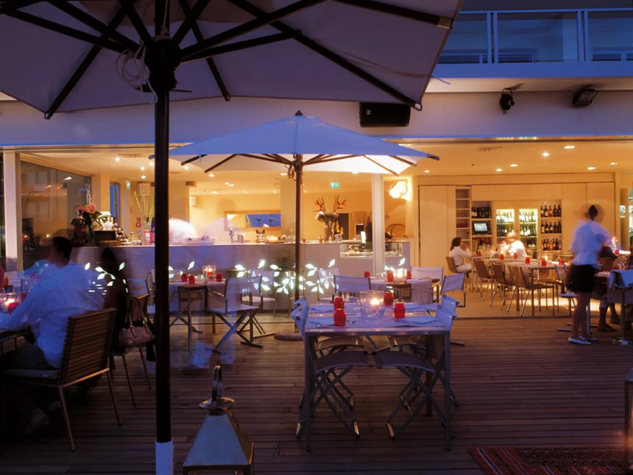 Restaurant/places to eat in Vistamare Suite