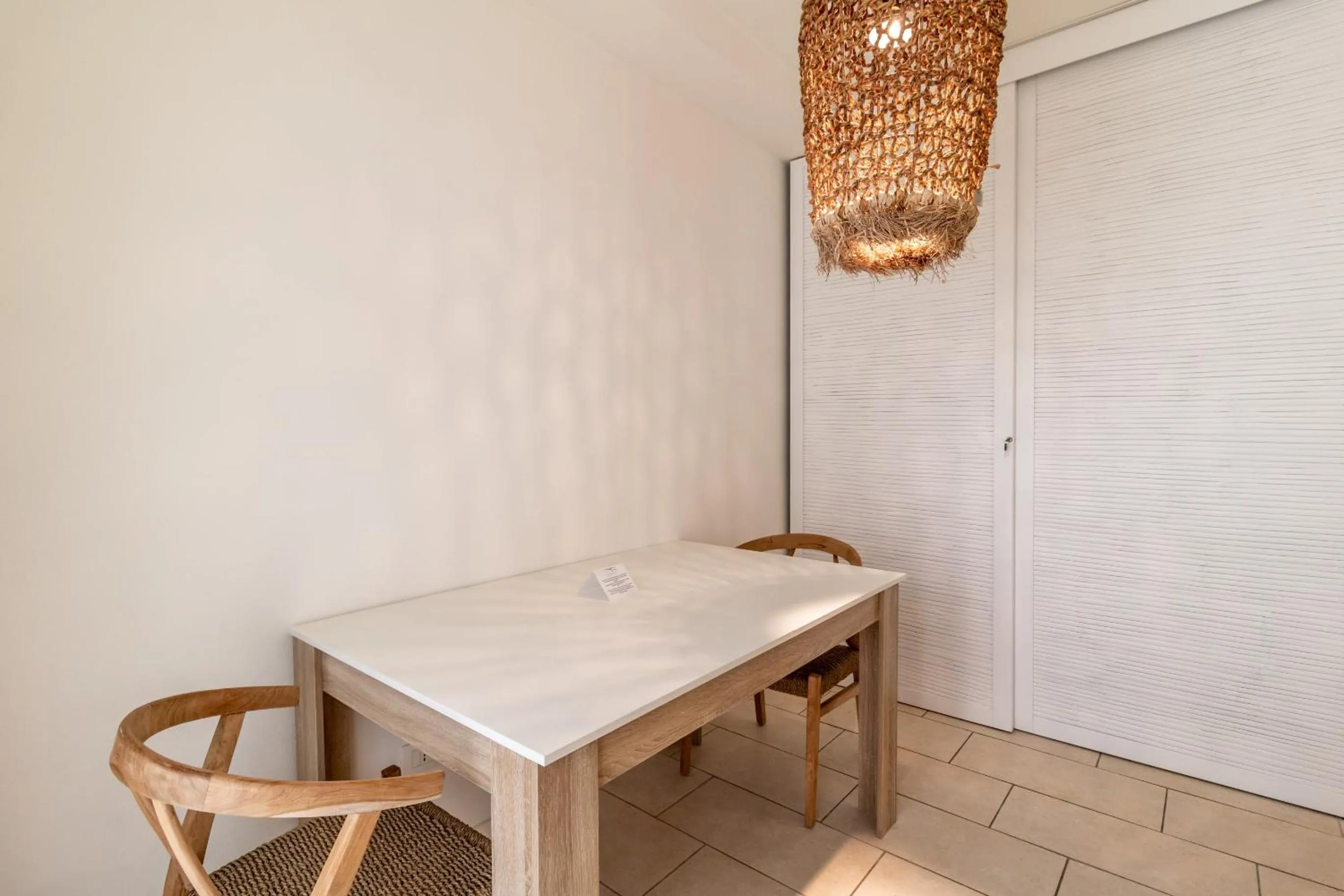 Dining area in Vistamare Suite