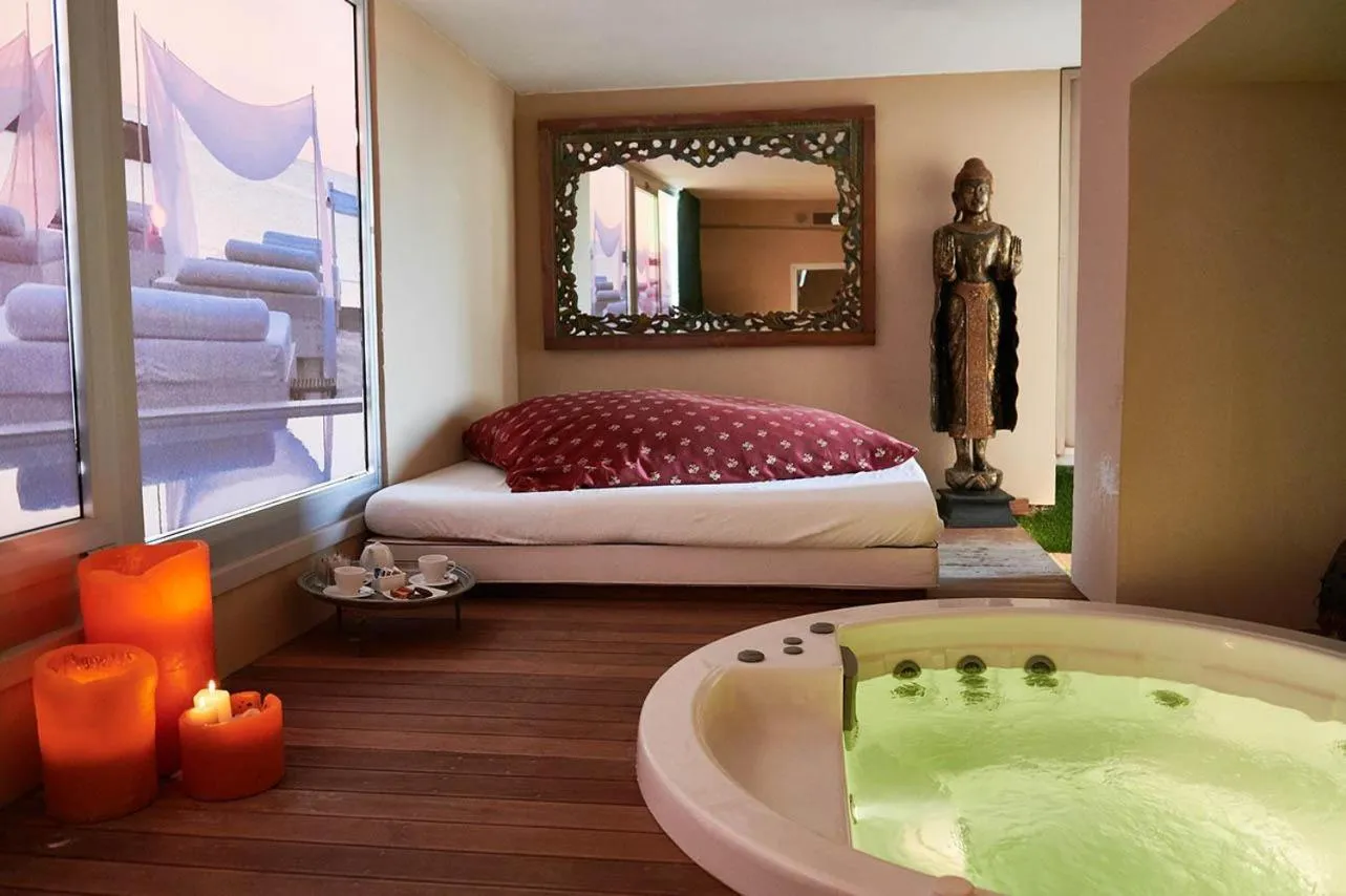 Spa and wellness centre/facilities, Bed in Vistamare Suite