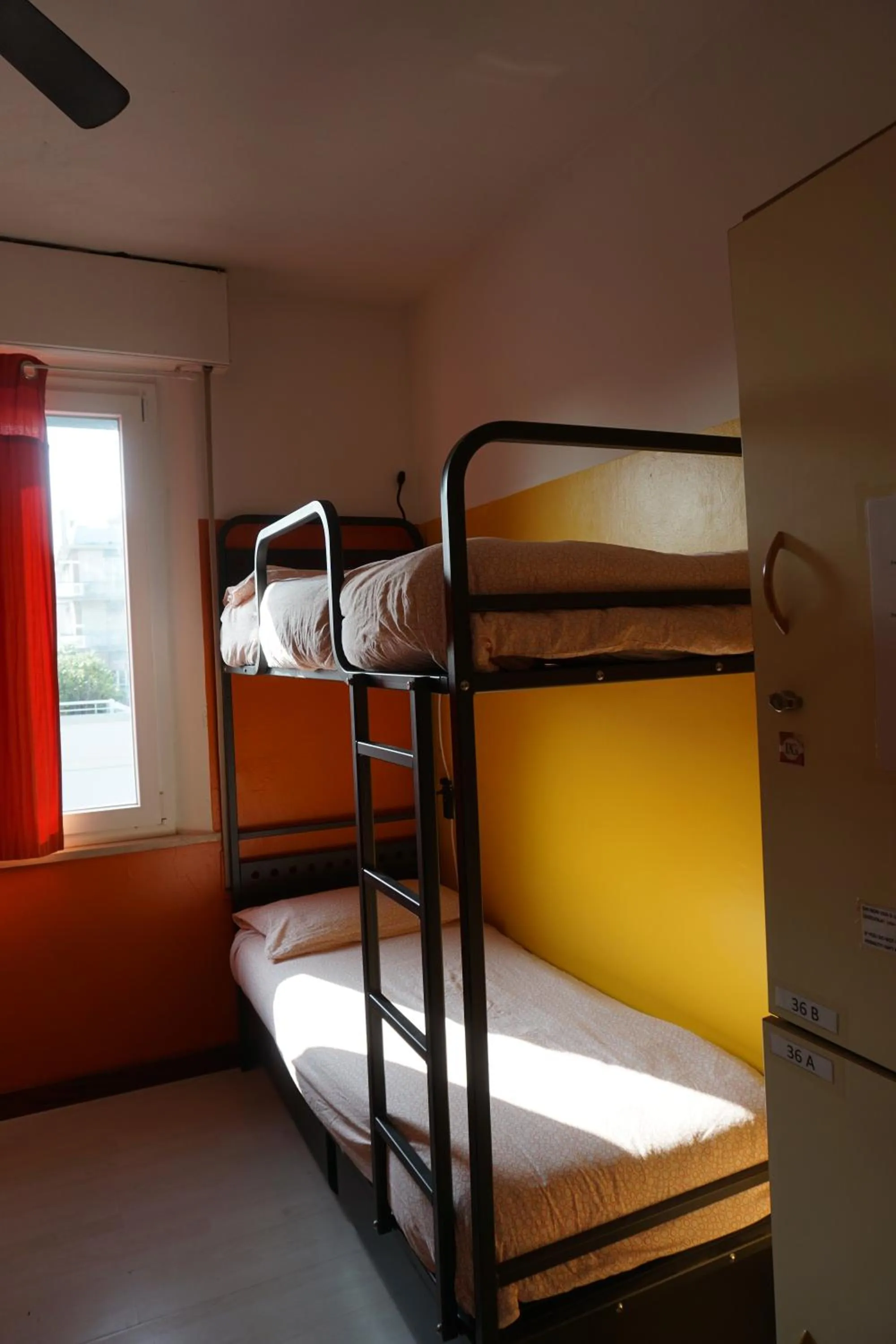 Bed in Sunflower City Student Hostel & Bar