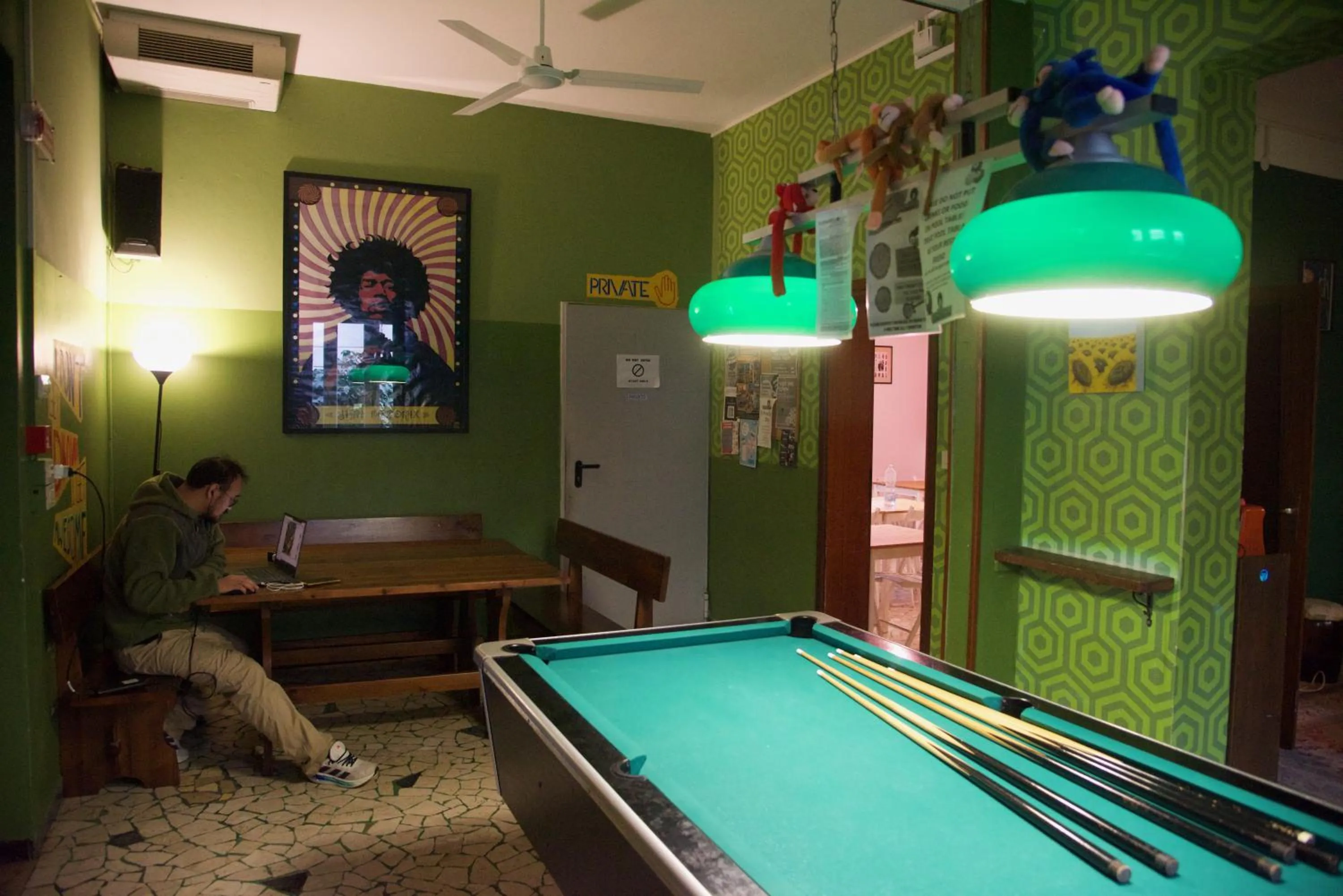 Game Room in Sunflower City Student Hostel & Bar