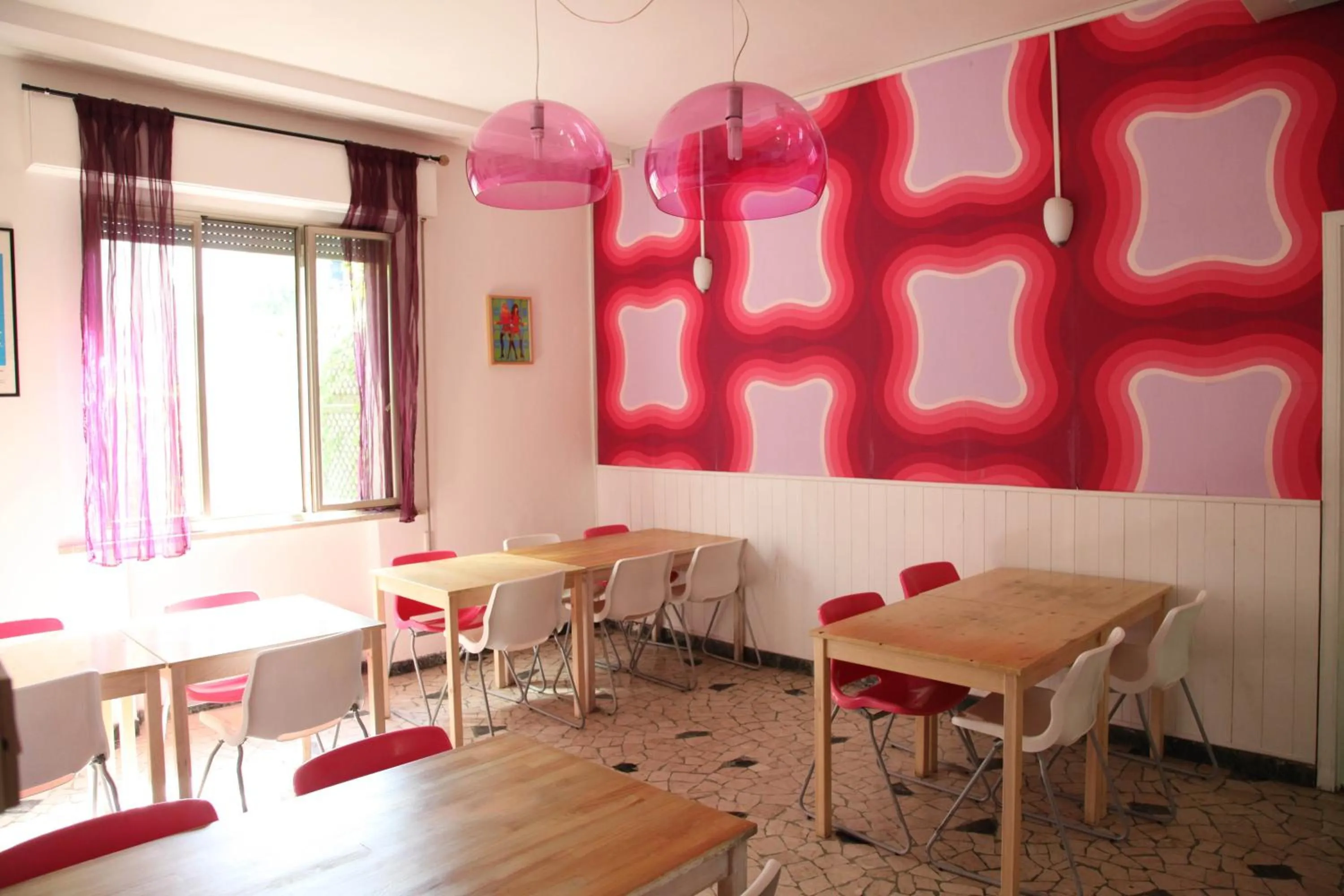 Communal lounge/ TV room in Sunflower City Student Hostel & Bar