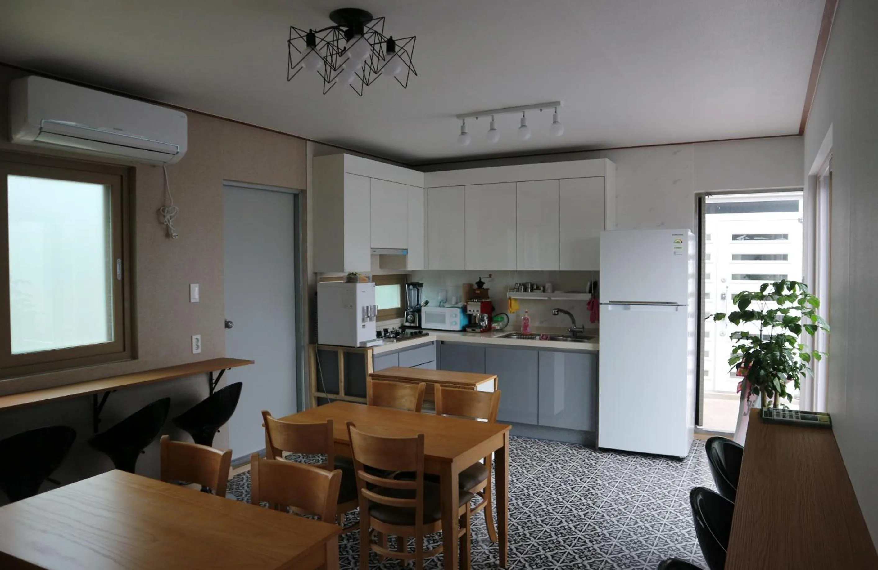 Restaurant/places to eat in Blue Island Guesthouse