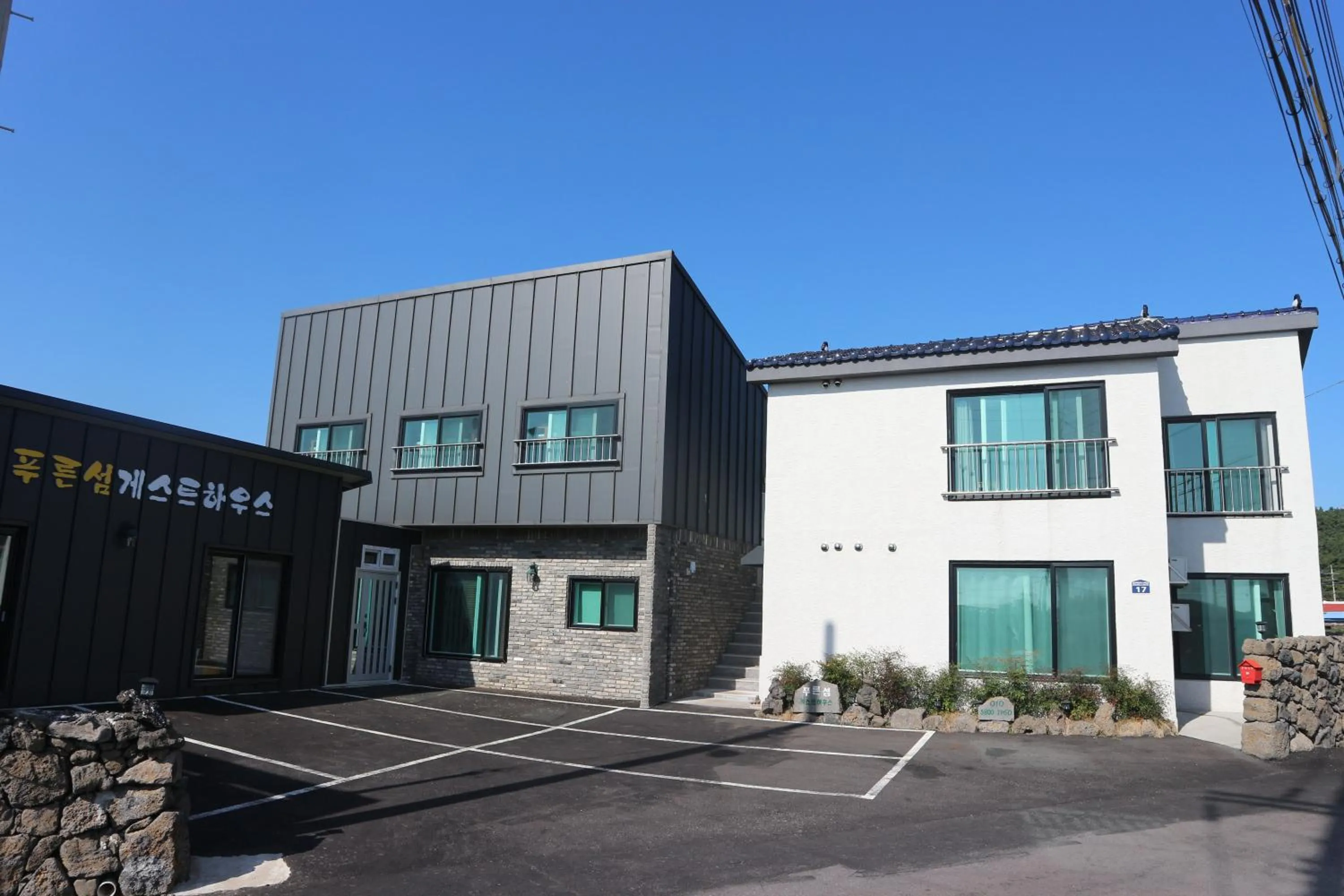 Facade/entrance in Blue Island Guesthouse