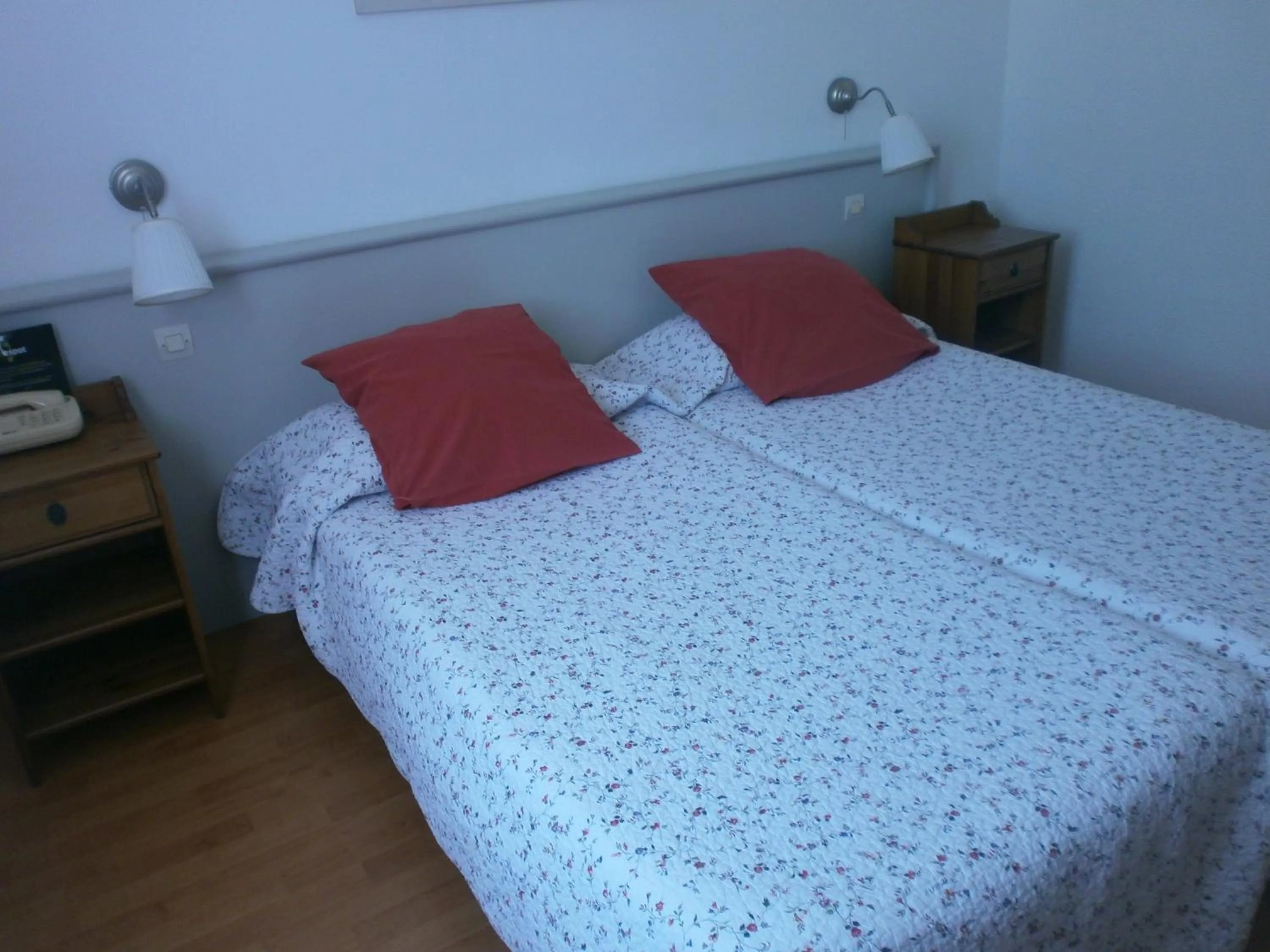 Bedroom in Hôtel Le Clos des Pins