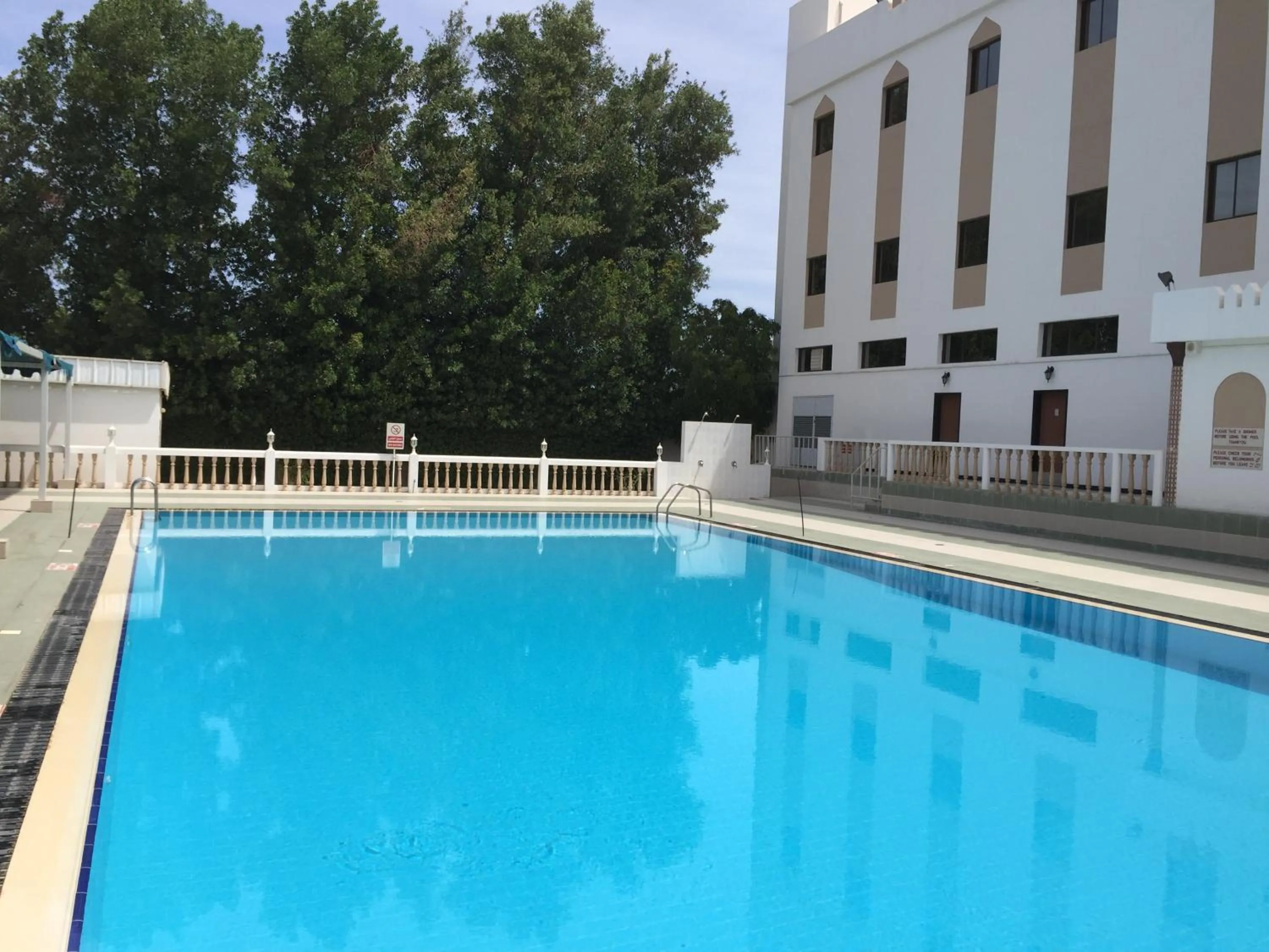 Swimming pool in Hotel Al Madinah Holiday