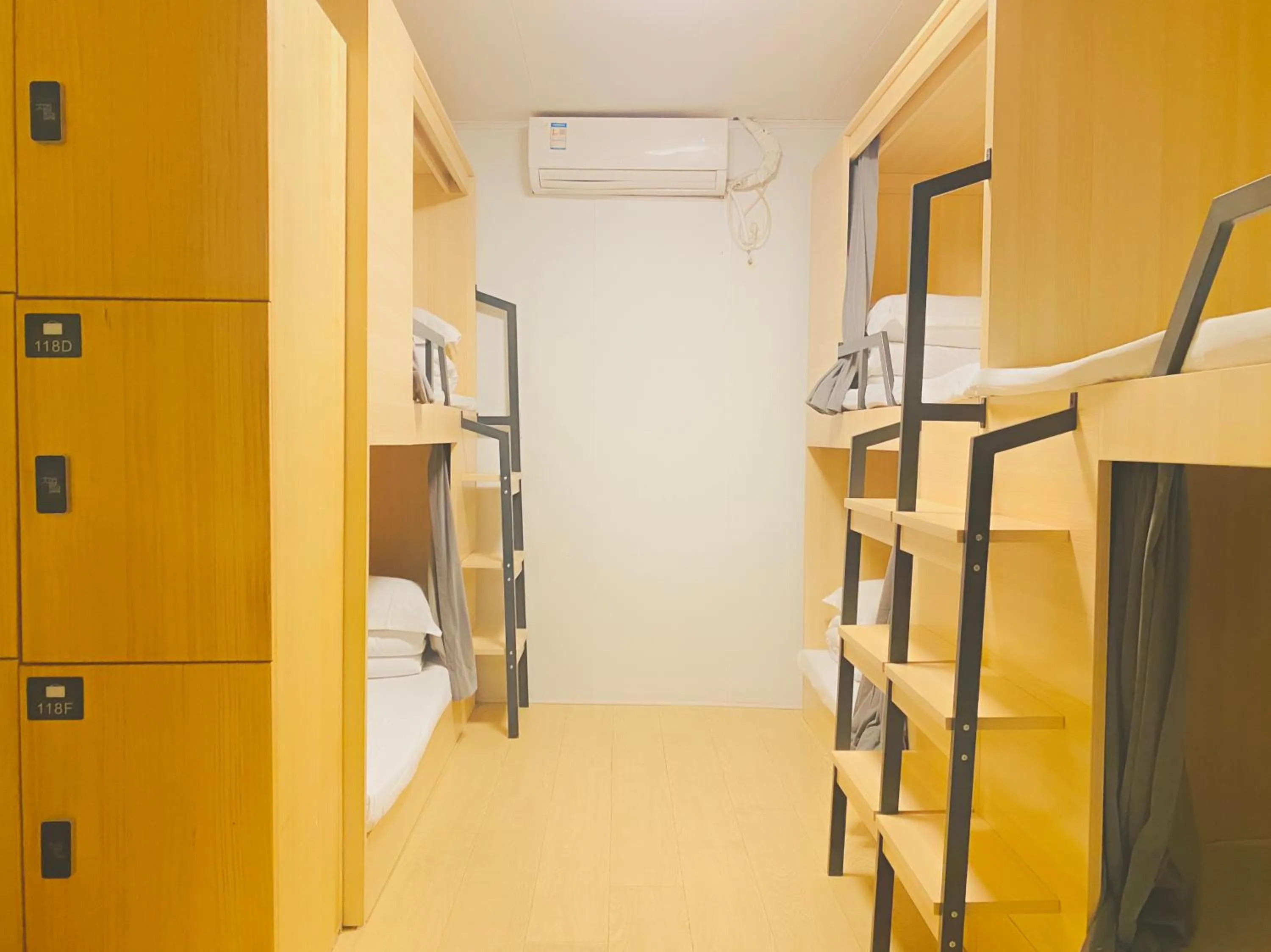 bunk bed, Bed in Dayin International Youth Hostel - Oriental Pearl & Lujiazui