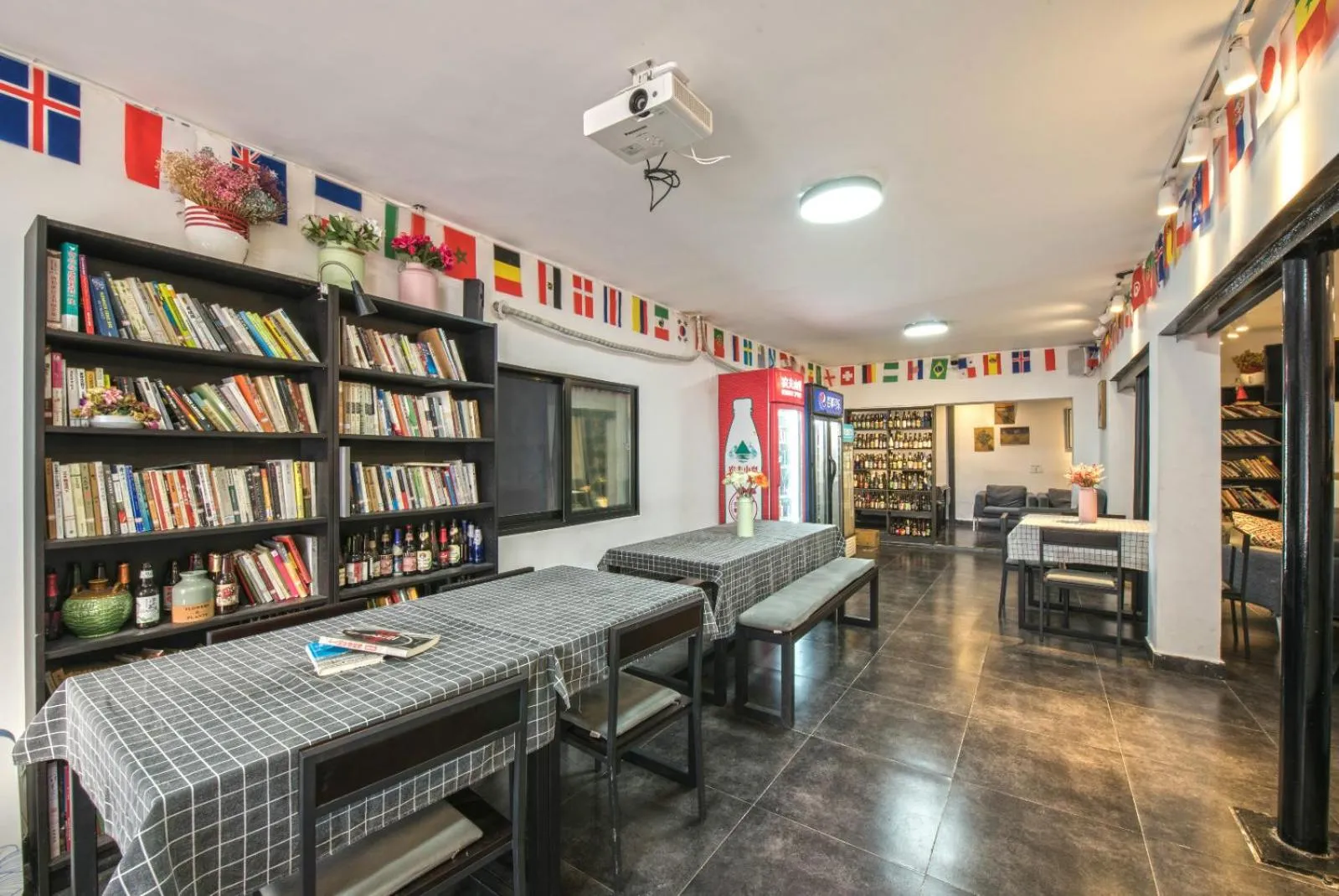 Communal lounge/ TV room in Dayin International Youth Hostel - Oriental Pearl & Lujiazui