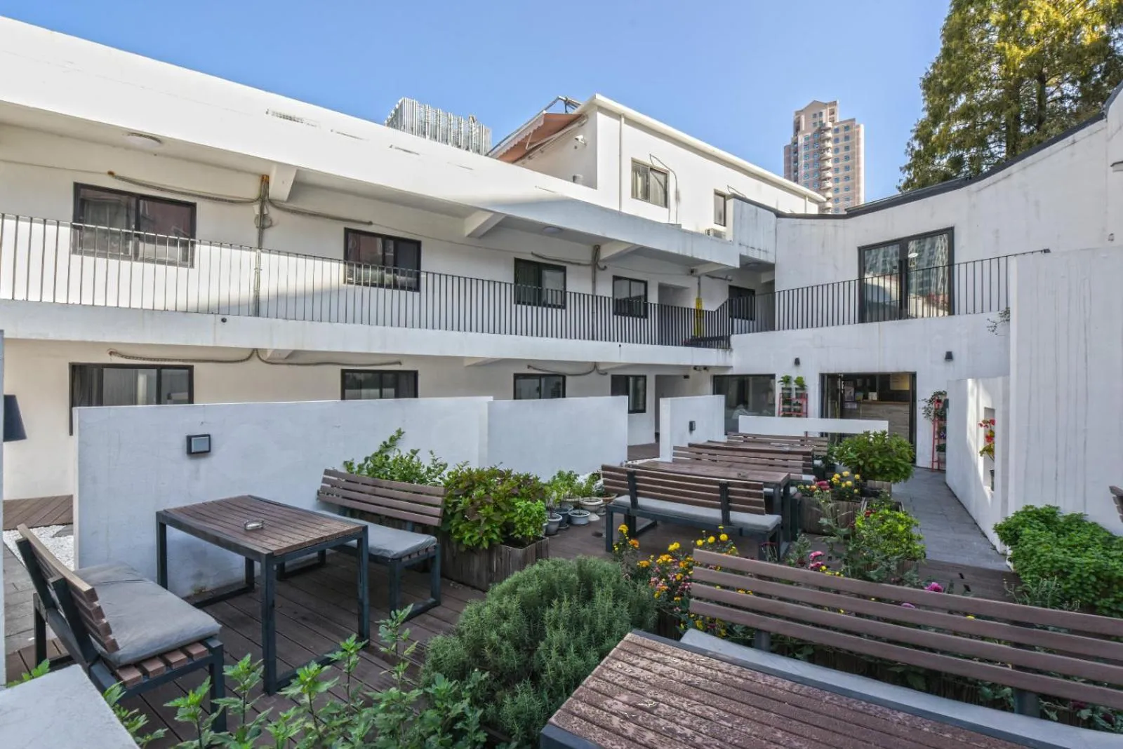 Garden view in Dayin International Youth Hostel - Oriental Pearl & Lujiazui