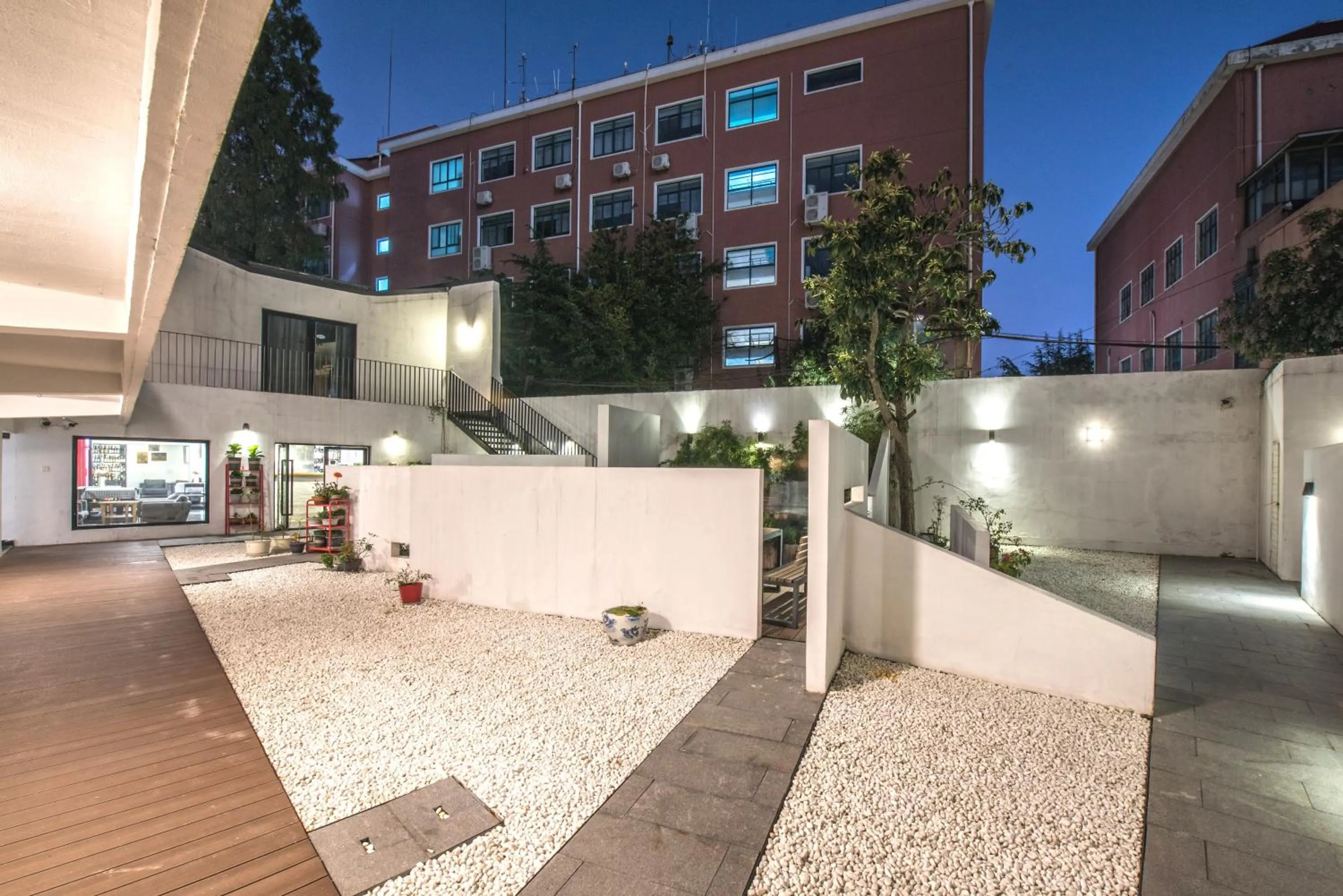 Night in Dayin International Youth Hostel - Oriental Pearl & Lujiazui