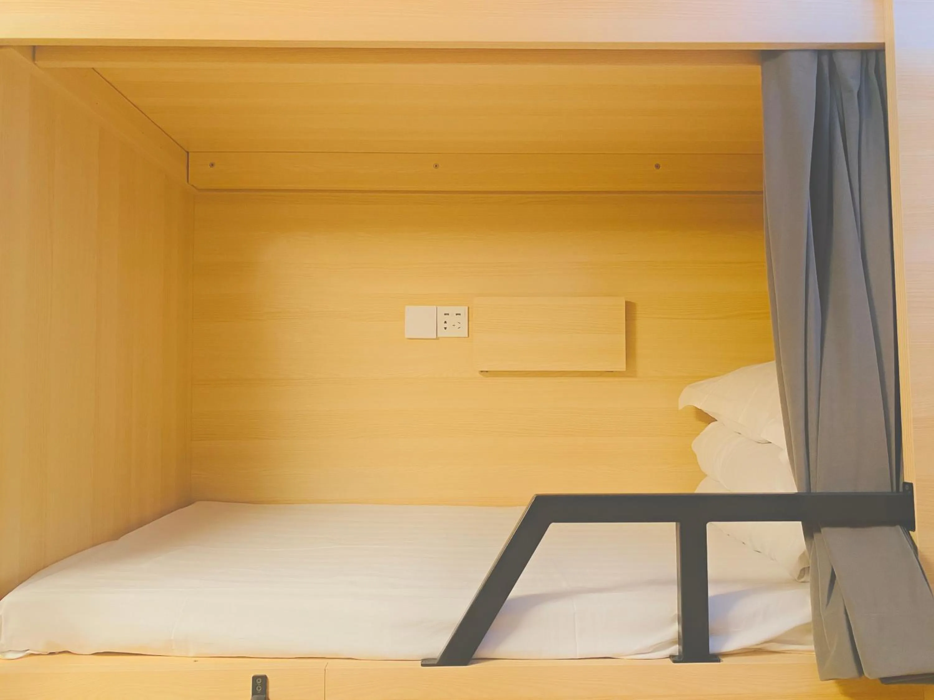 bunk bed, Bed in Dayin International Youth Hostel - Oriental Pearl & Lujiazui