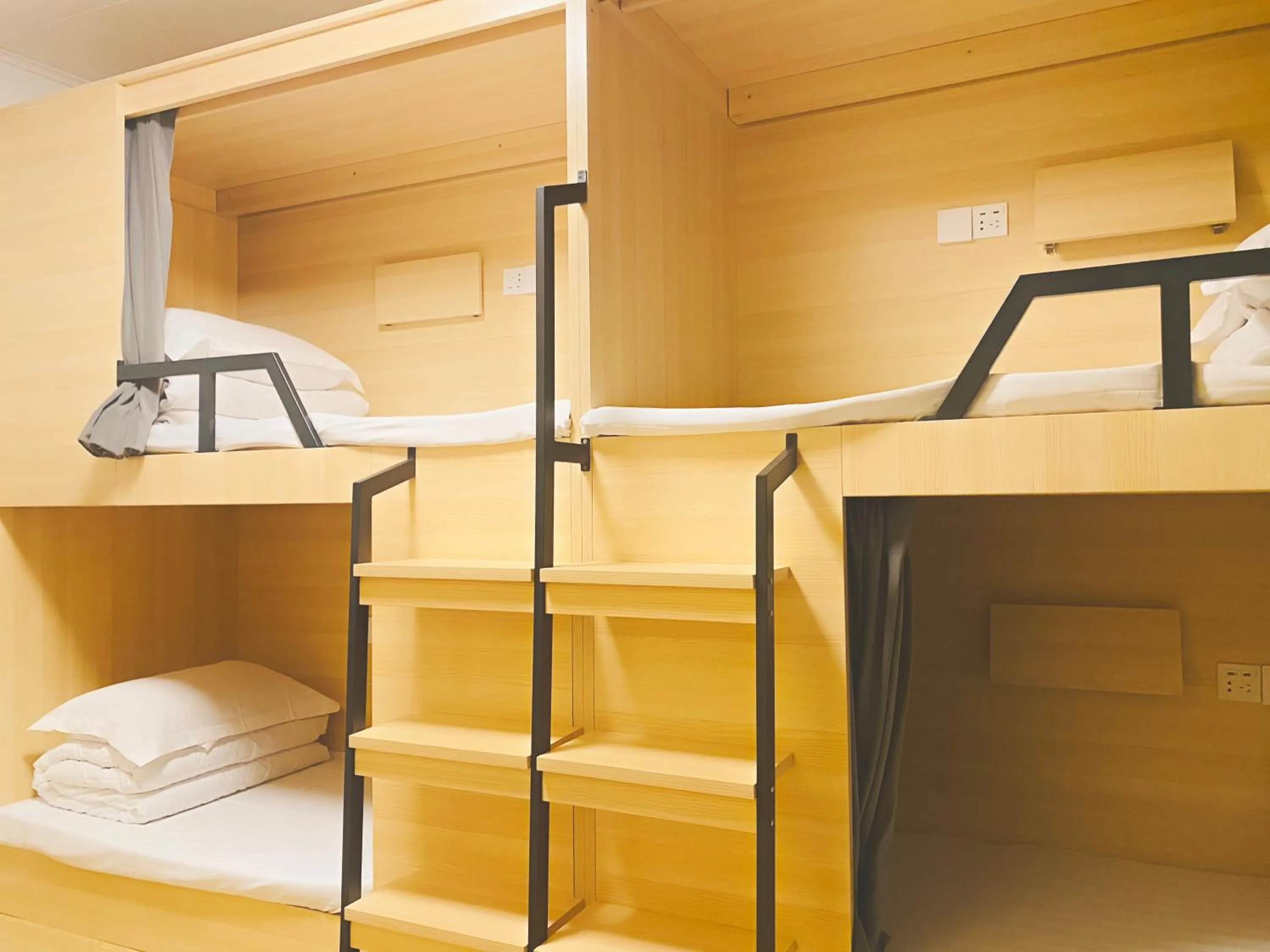 bunk bed, Bed in Dayin International Youth Hostel - Oriental Pearl & Lujiazui