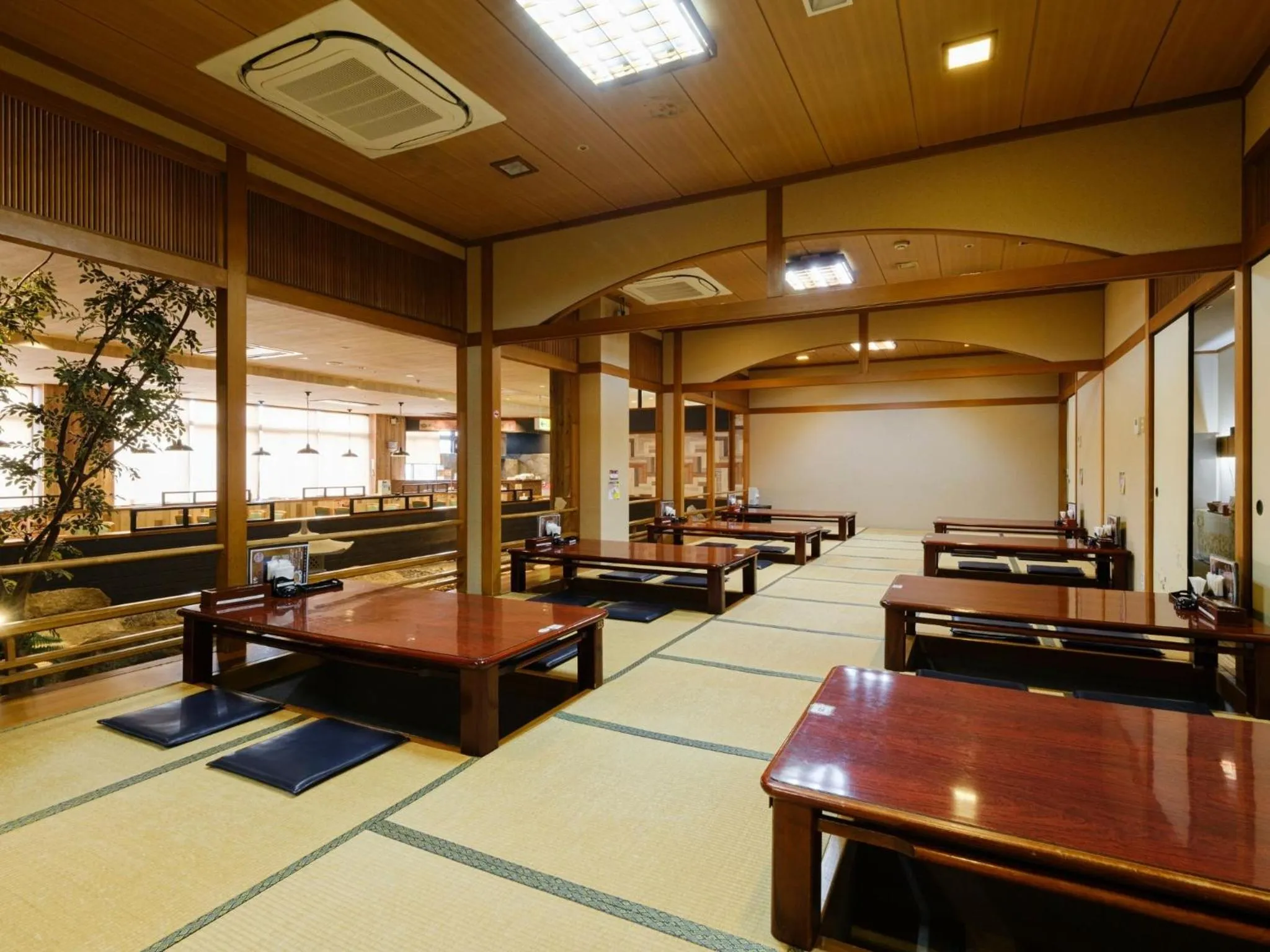 Restaurant/places to eat in Sagayamato Onsen Hotel Amandi