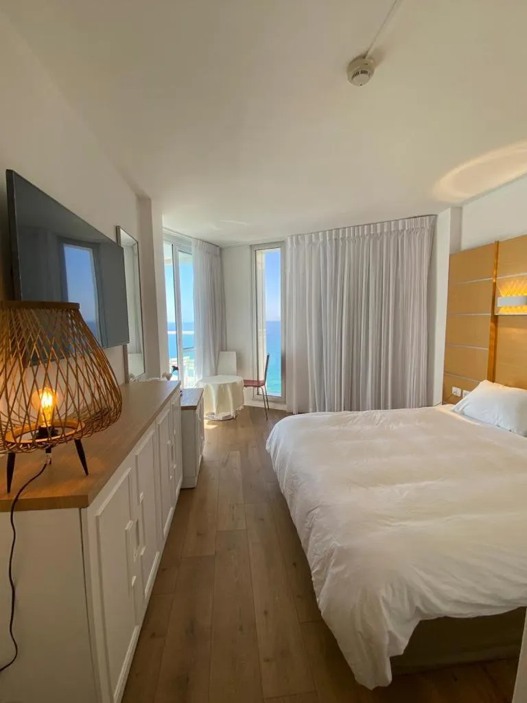 Bed in King Solomon Hotel